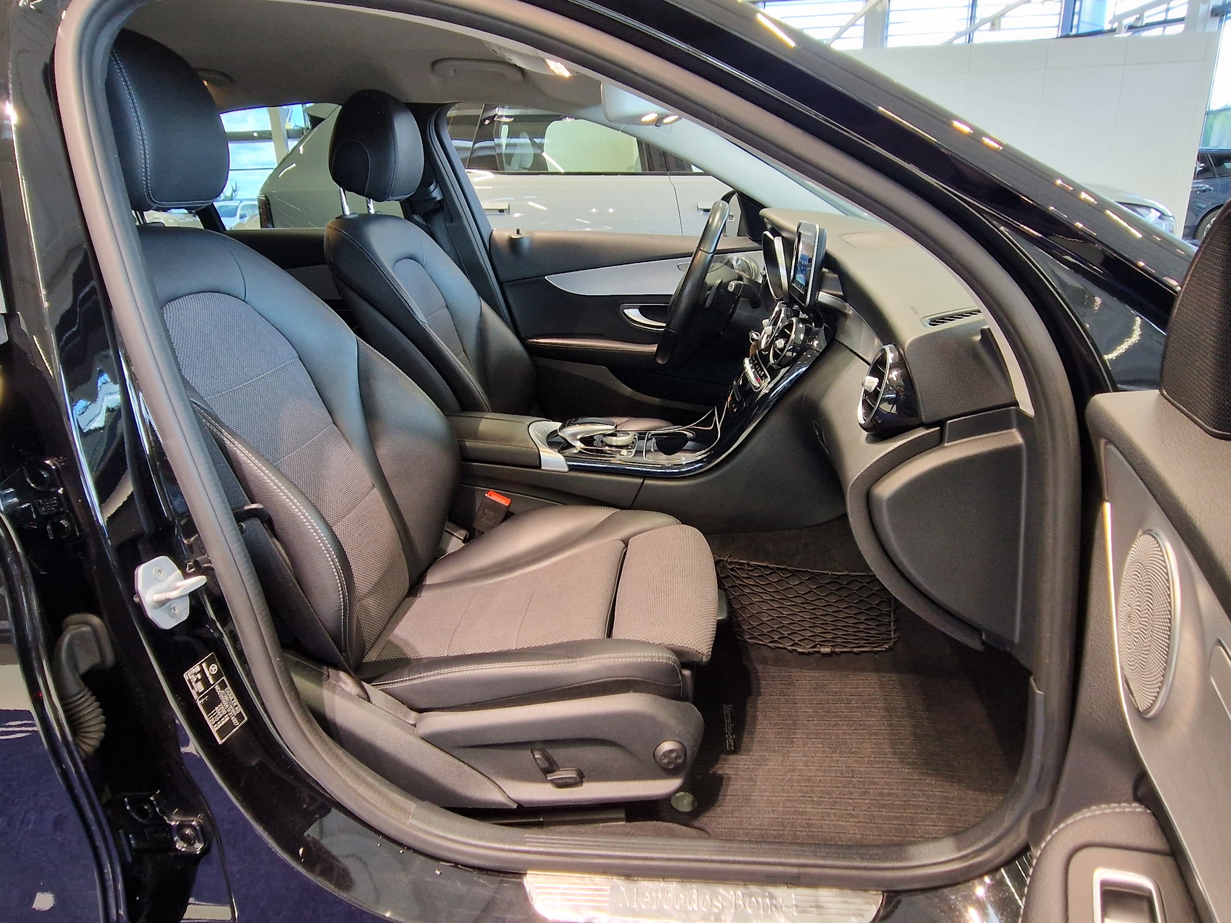 MERCEDES-BENZ C 2016