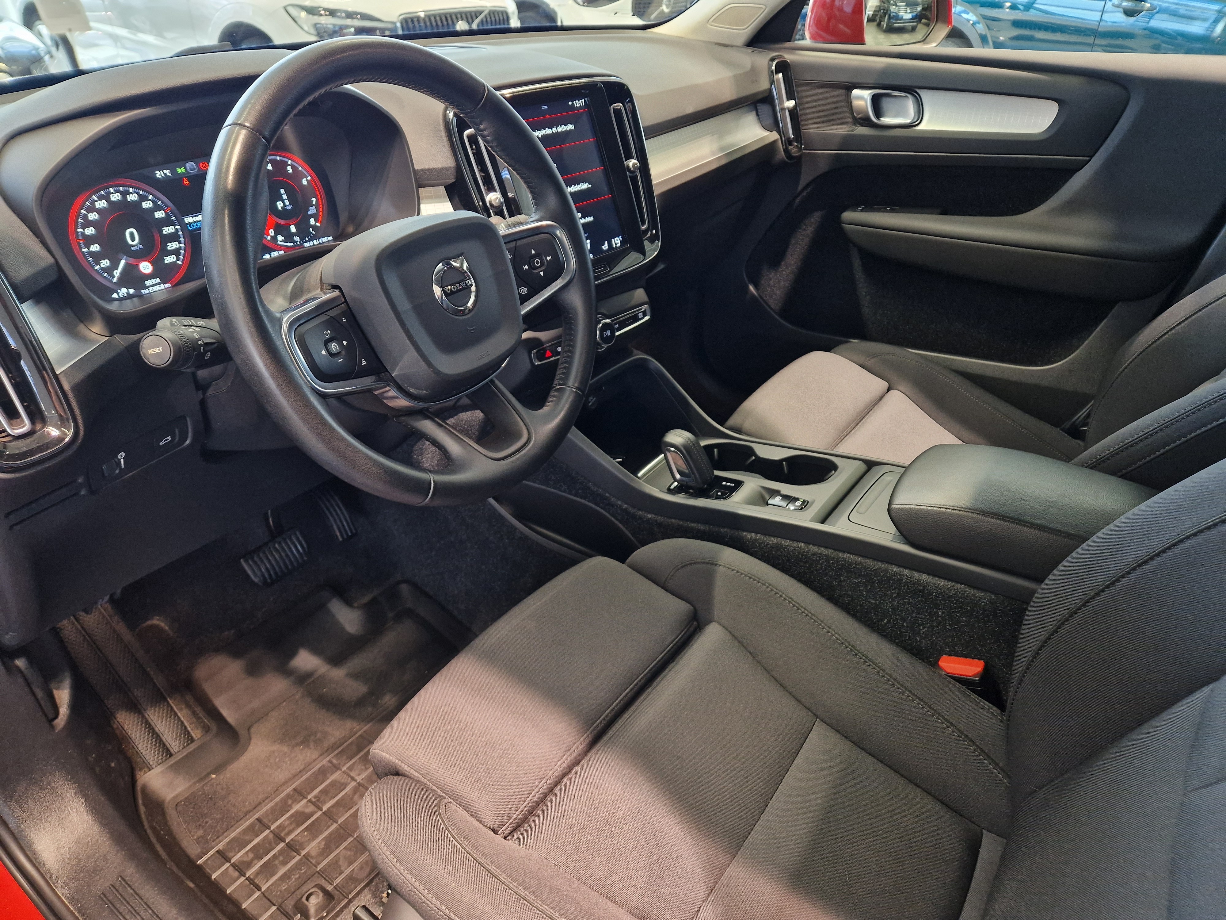 VOLVO XC40 2021
