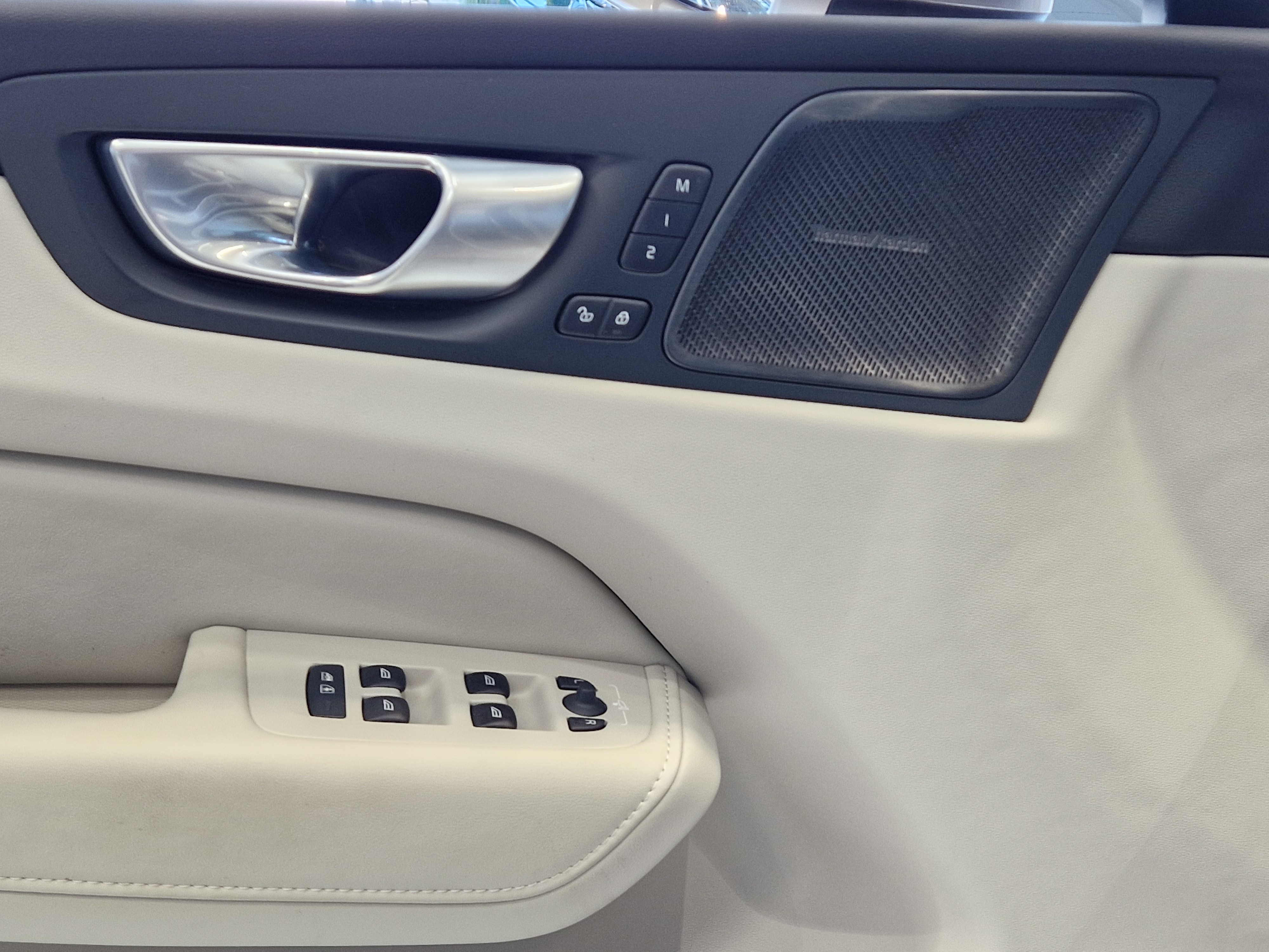 VOLVO XC60 2024