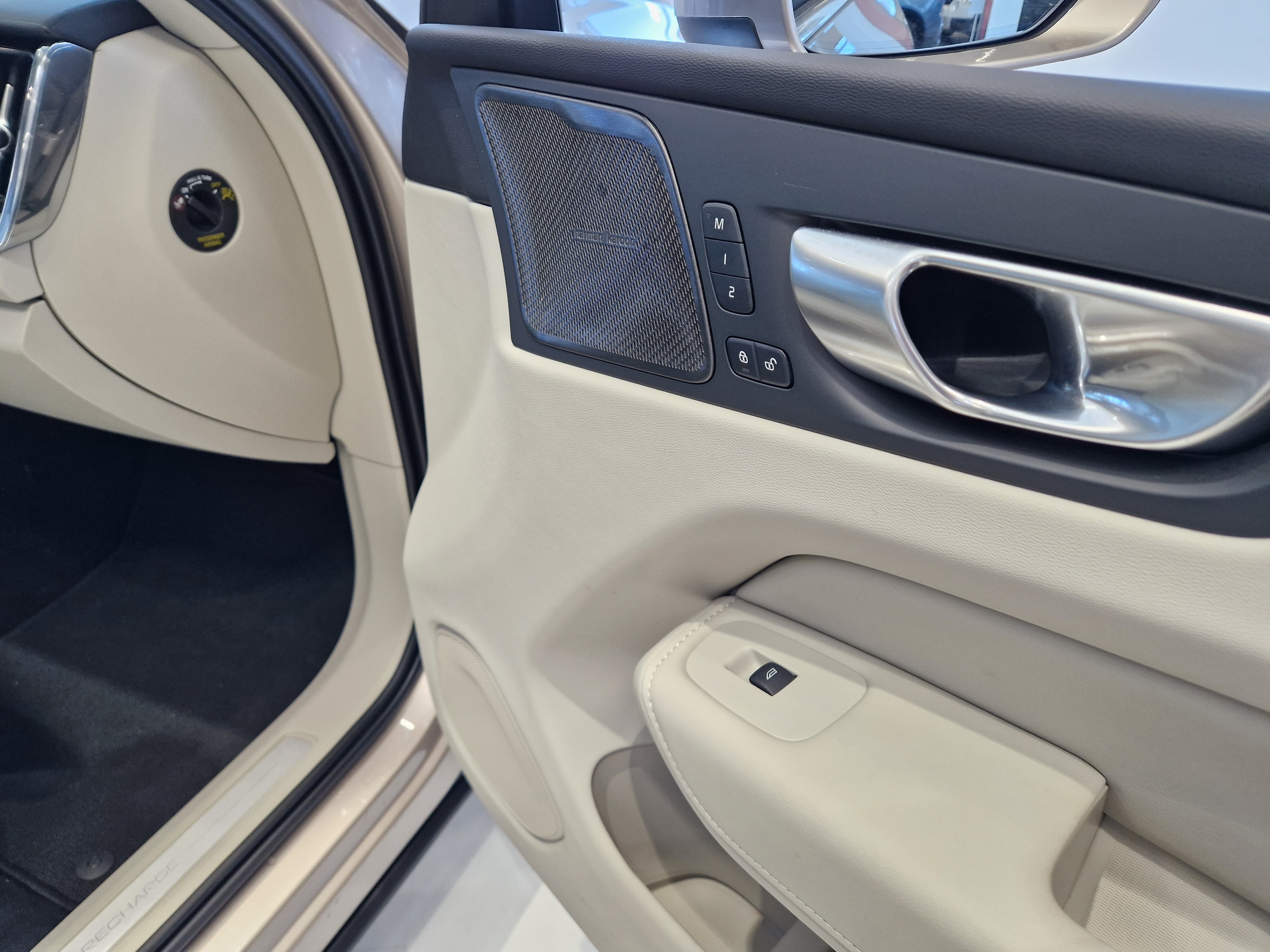 VOLVO XC60 2024