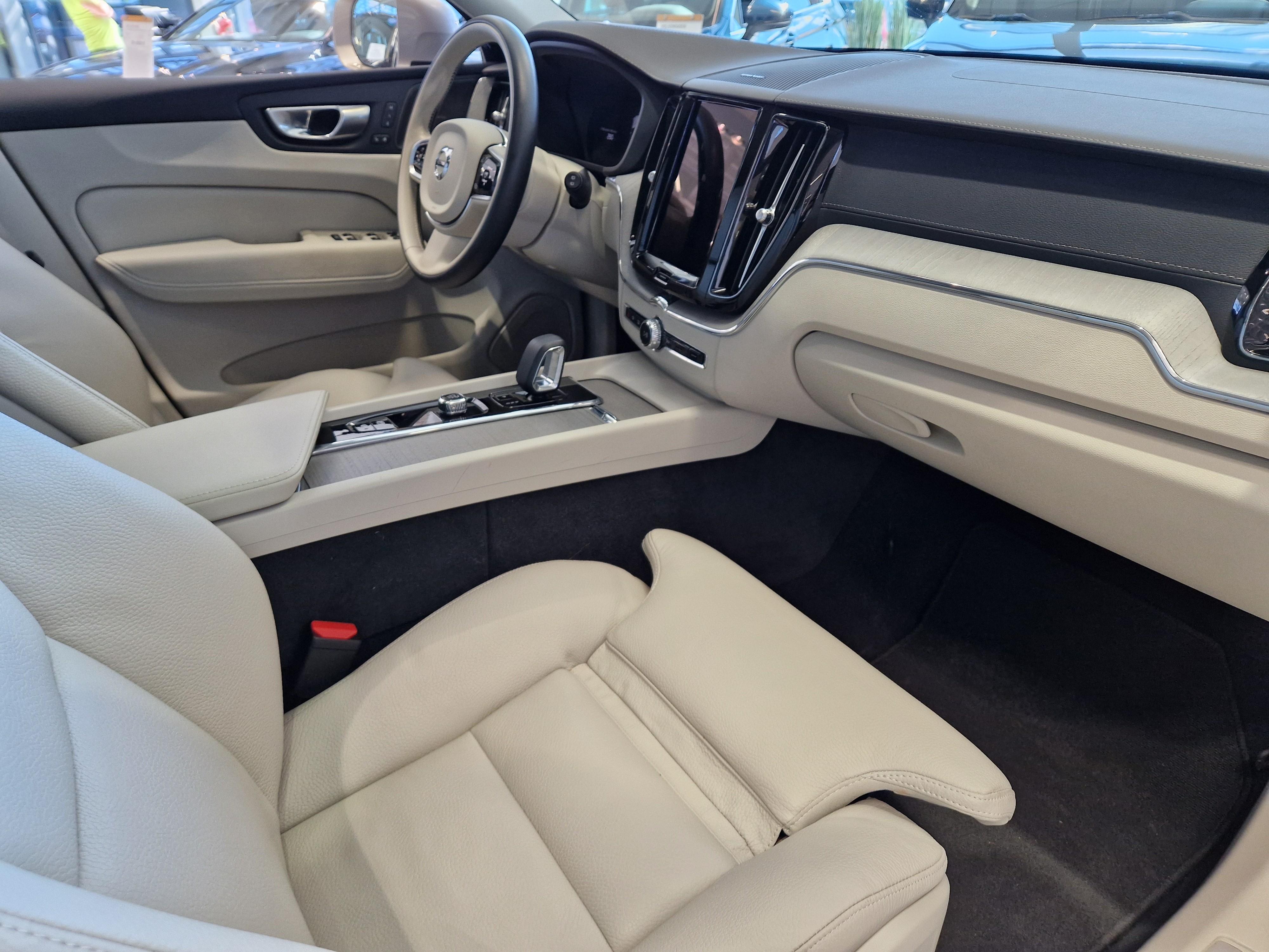 VOLVO XC60 2024