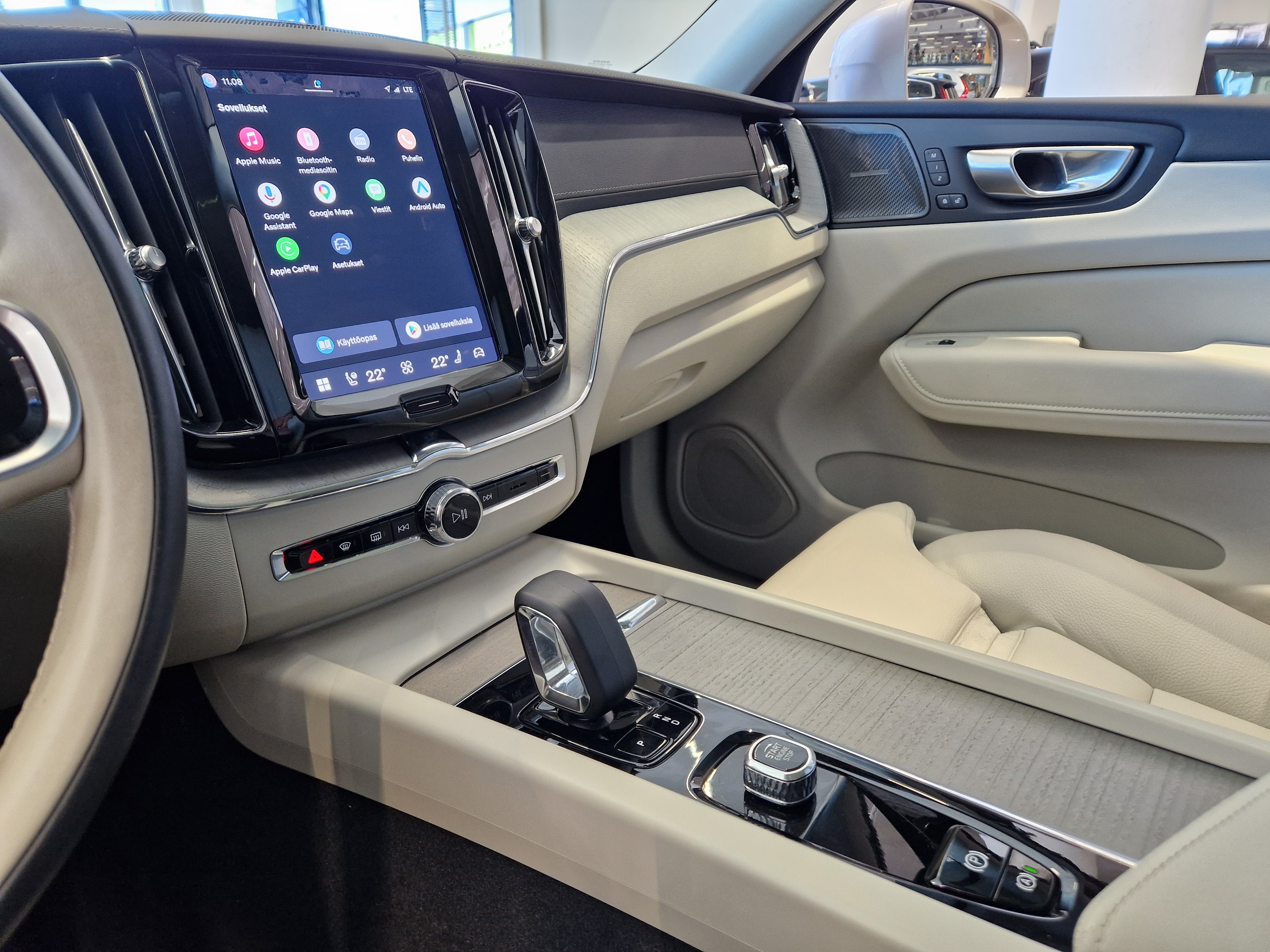 VOLVO XC60 2024