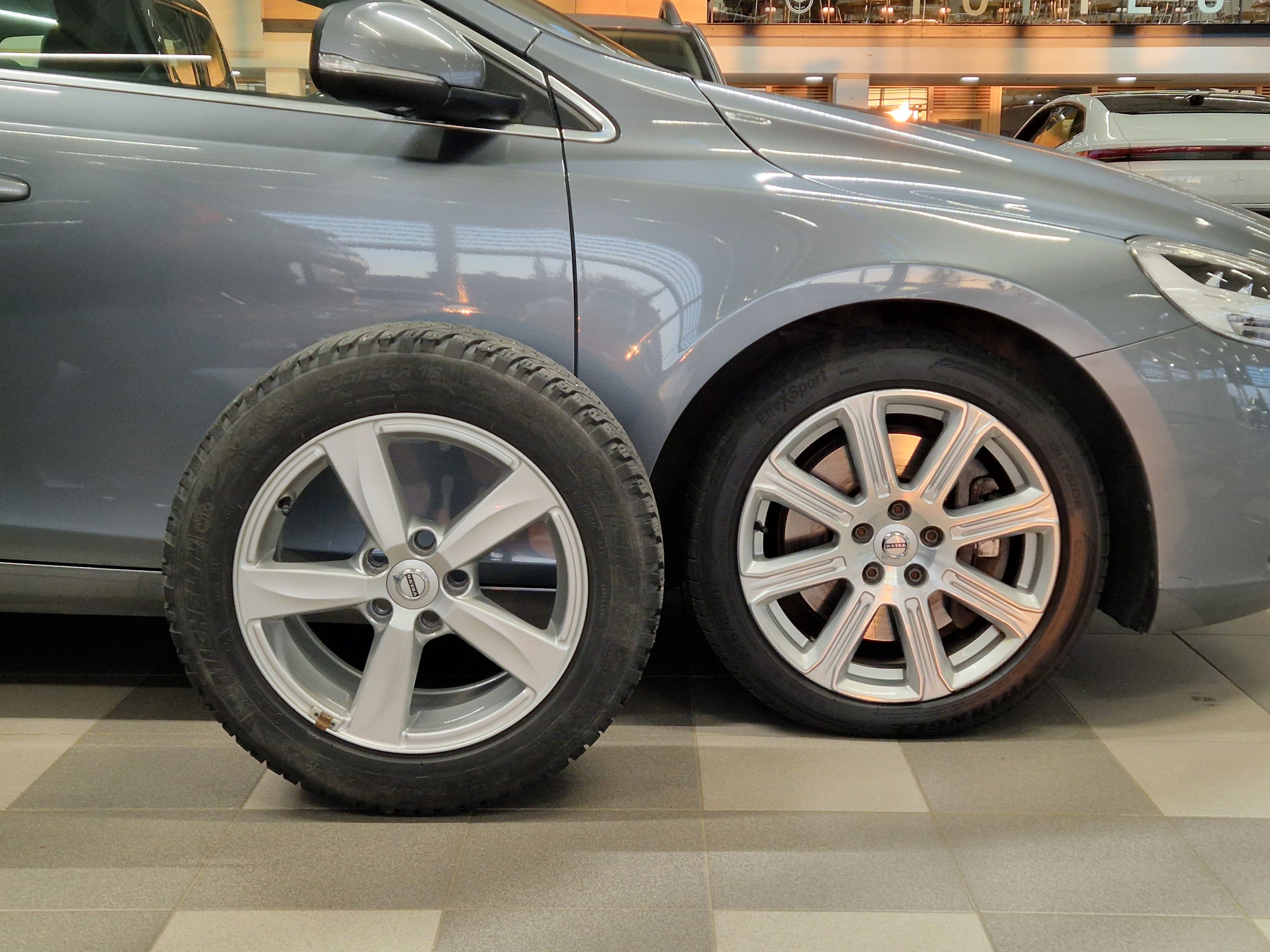 VOLVO V40 2018