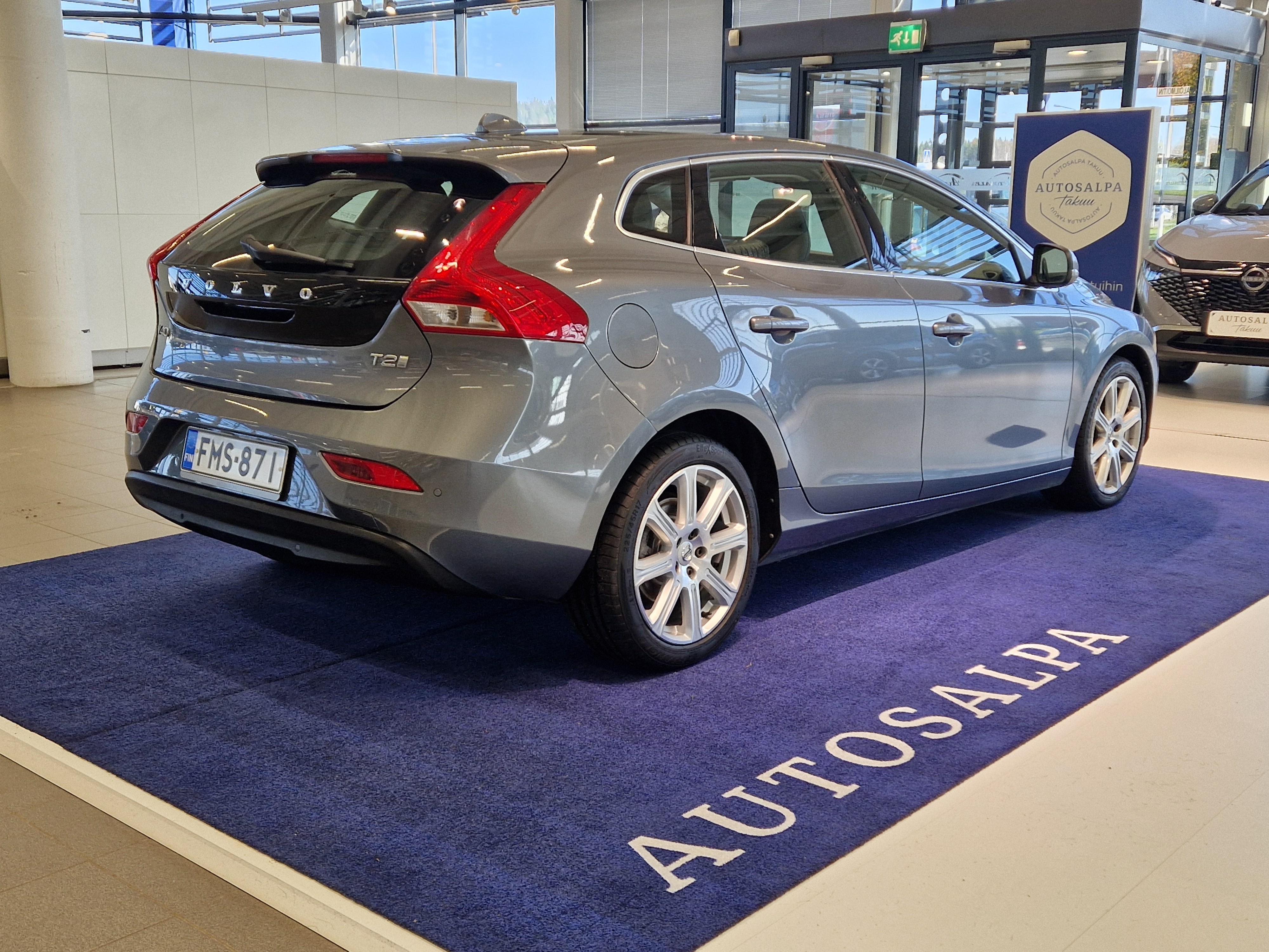 VOLVO V40 2018