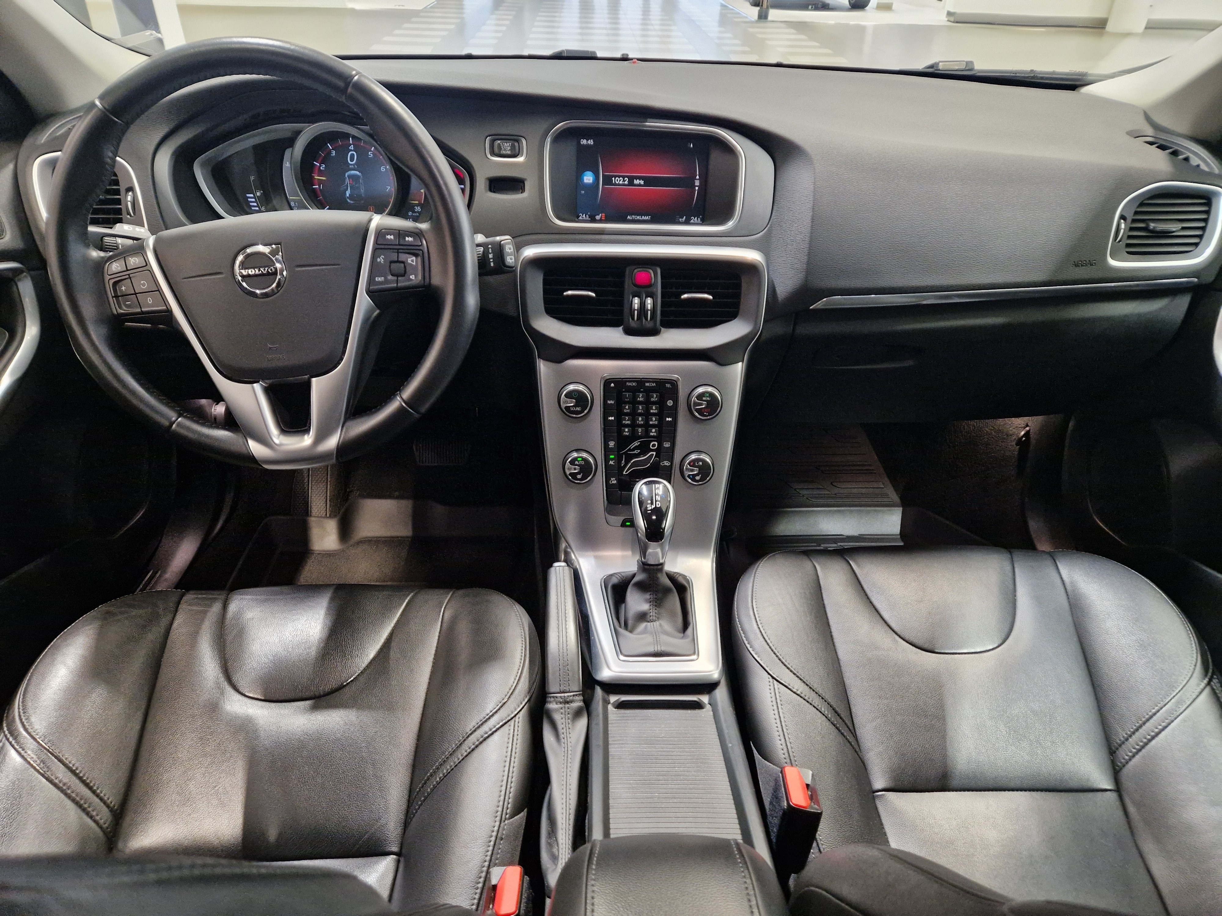 VOLVO V40 2018