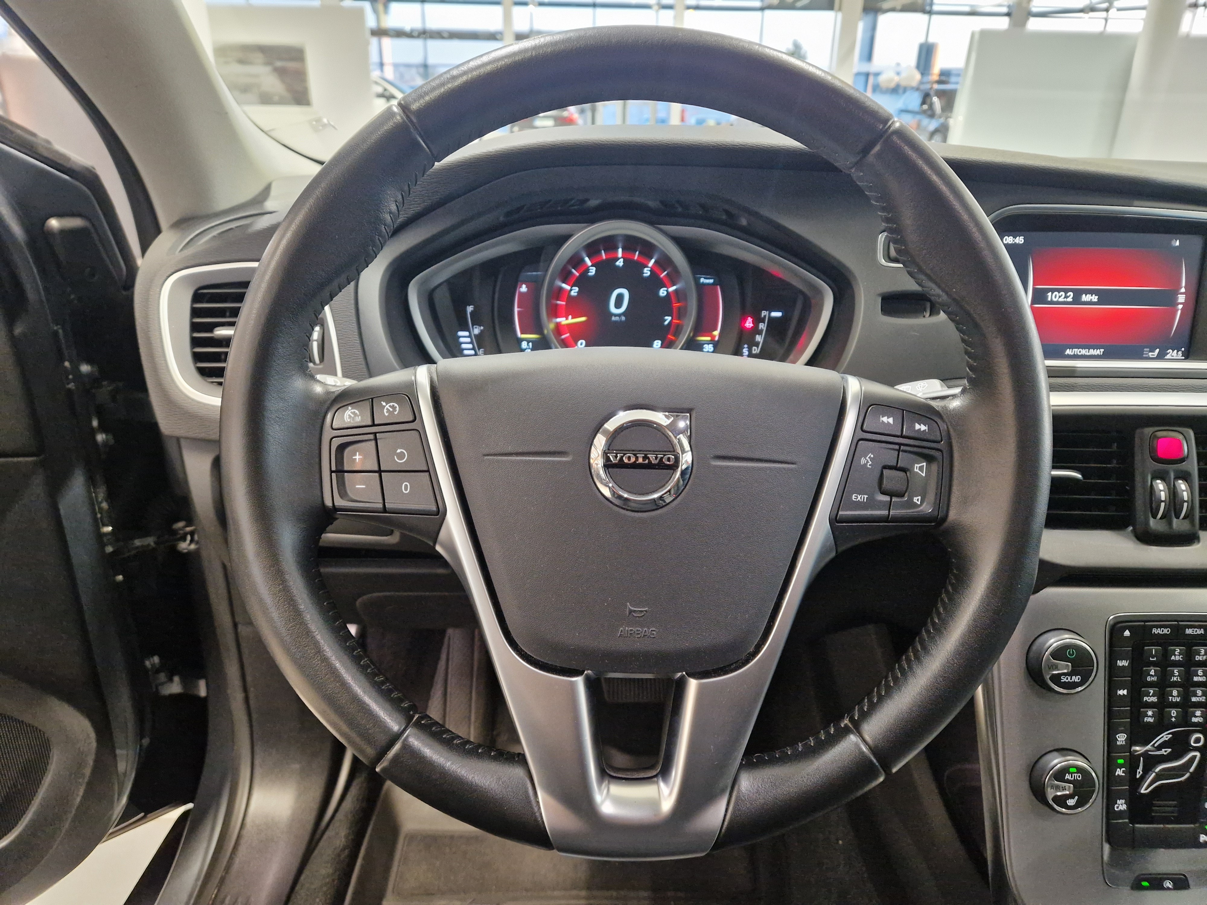 VOLVO V40 2018