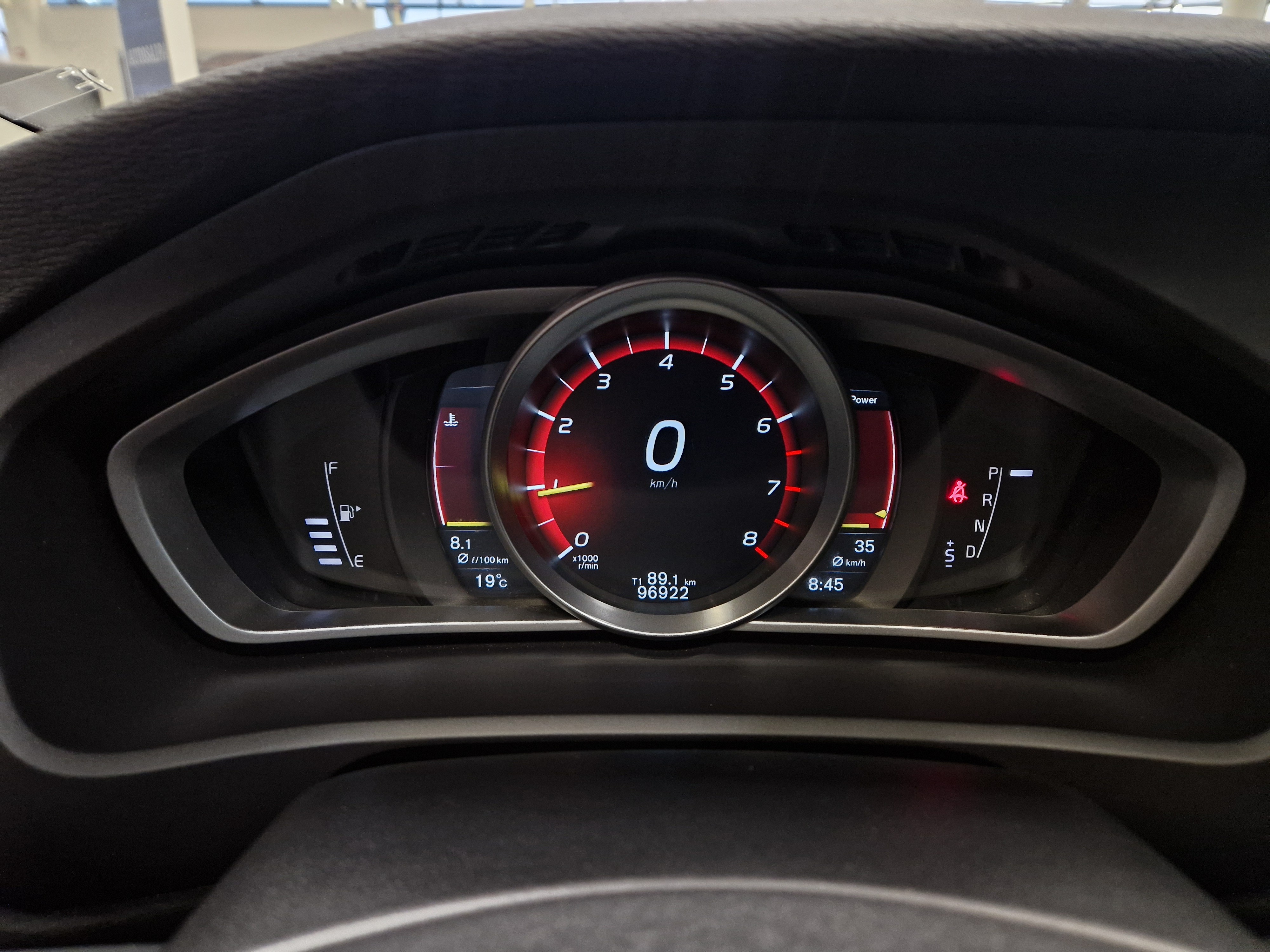 VOLVO V40 2018