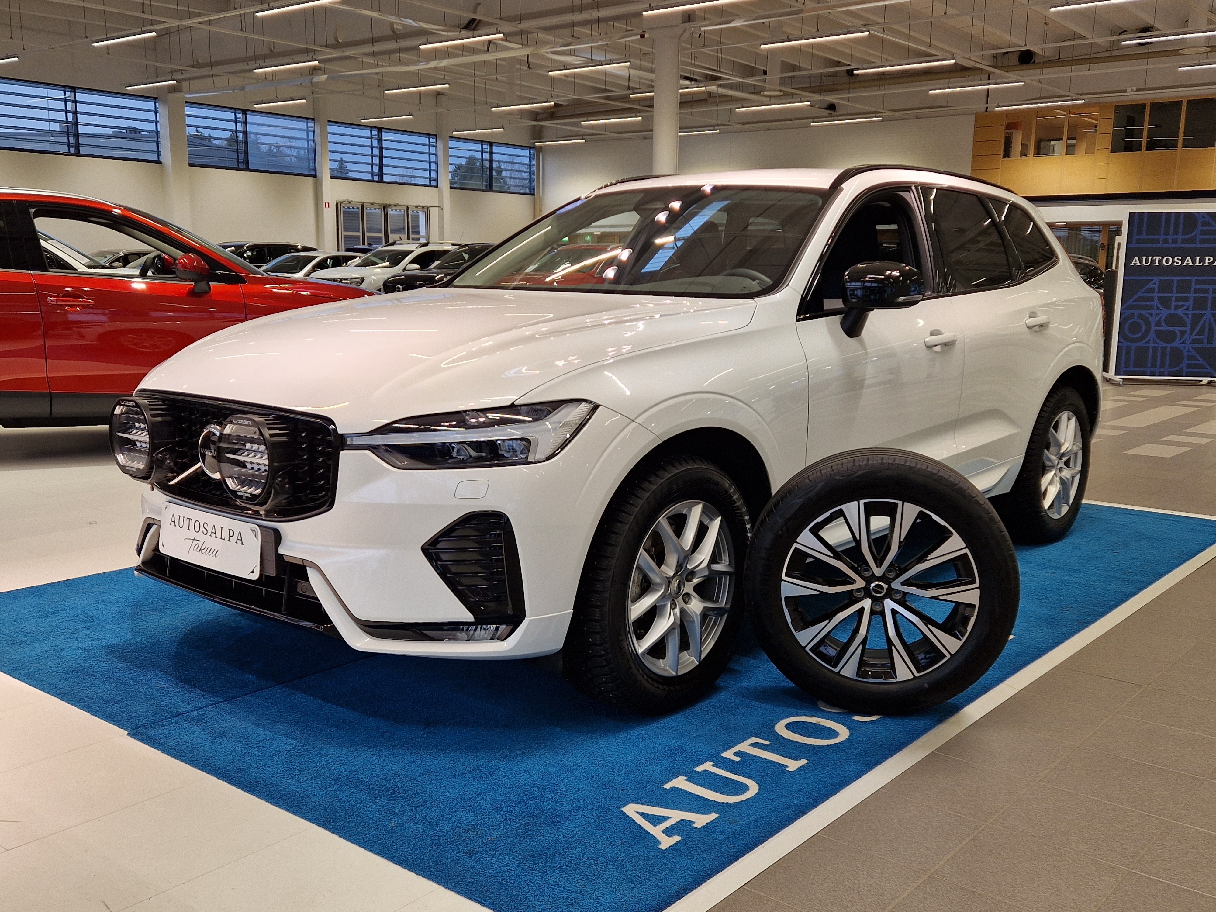 VOLVO XC60 2023