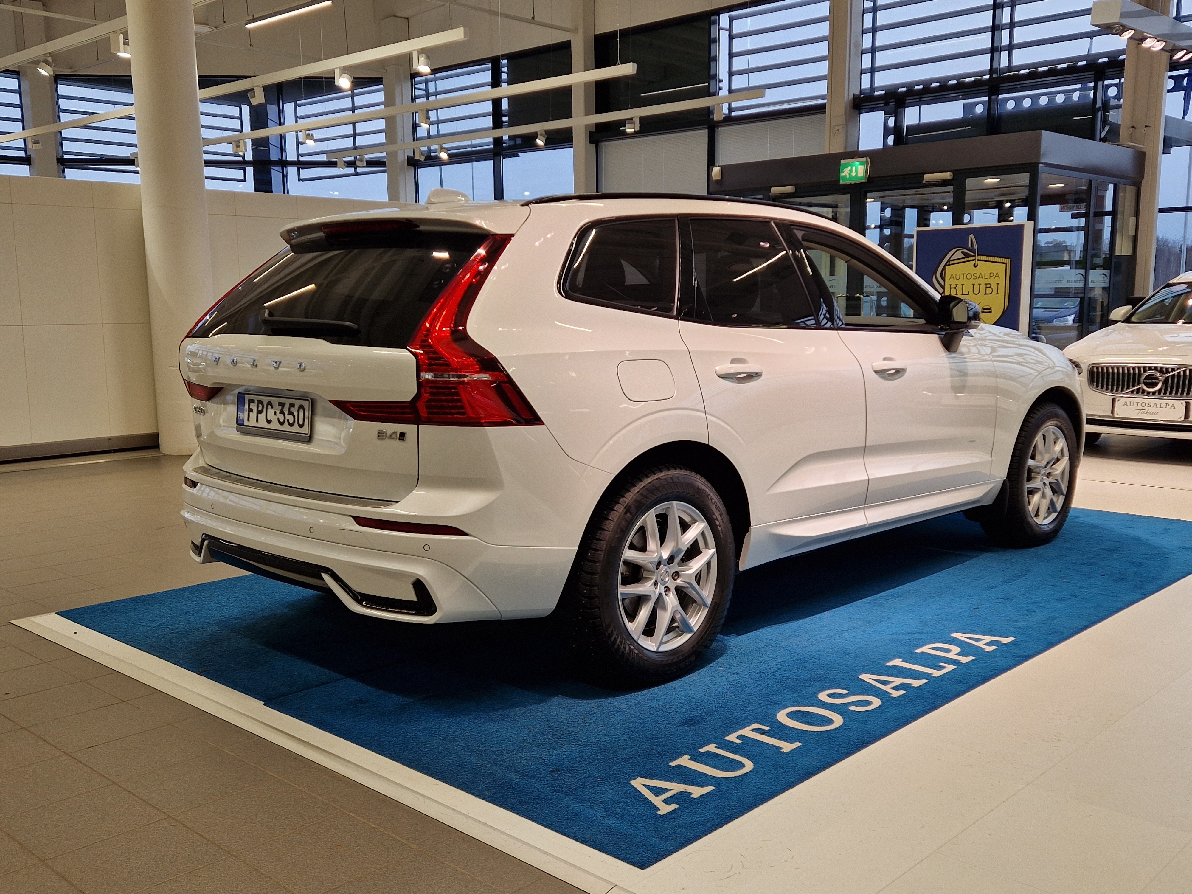VOLVO XC60 2023
