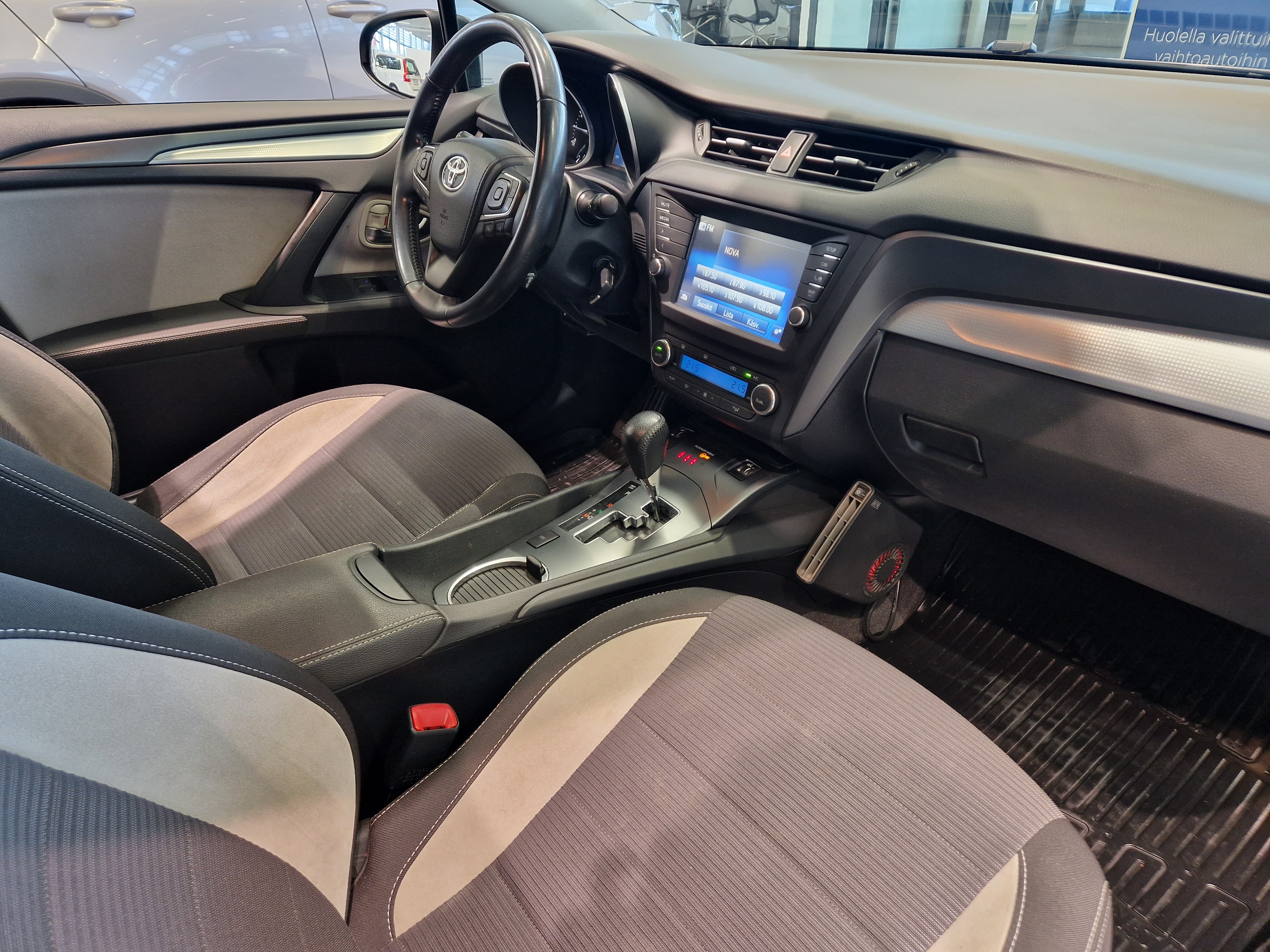 TOYOTA Avensis 2017