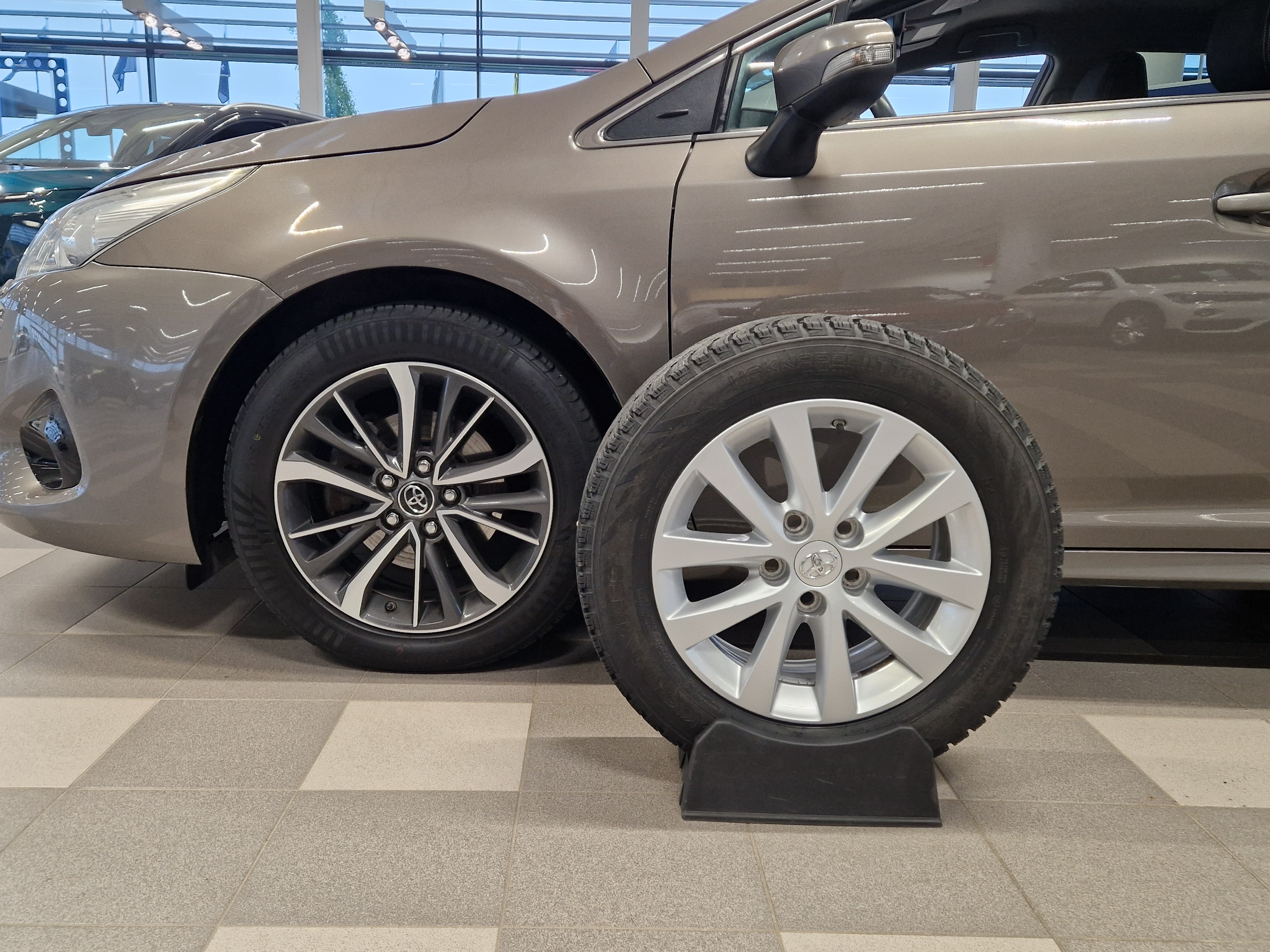 TOYOTA Avensis 2017