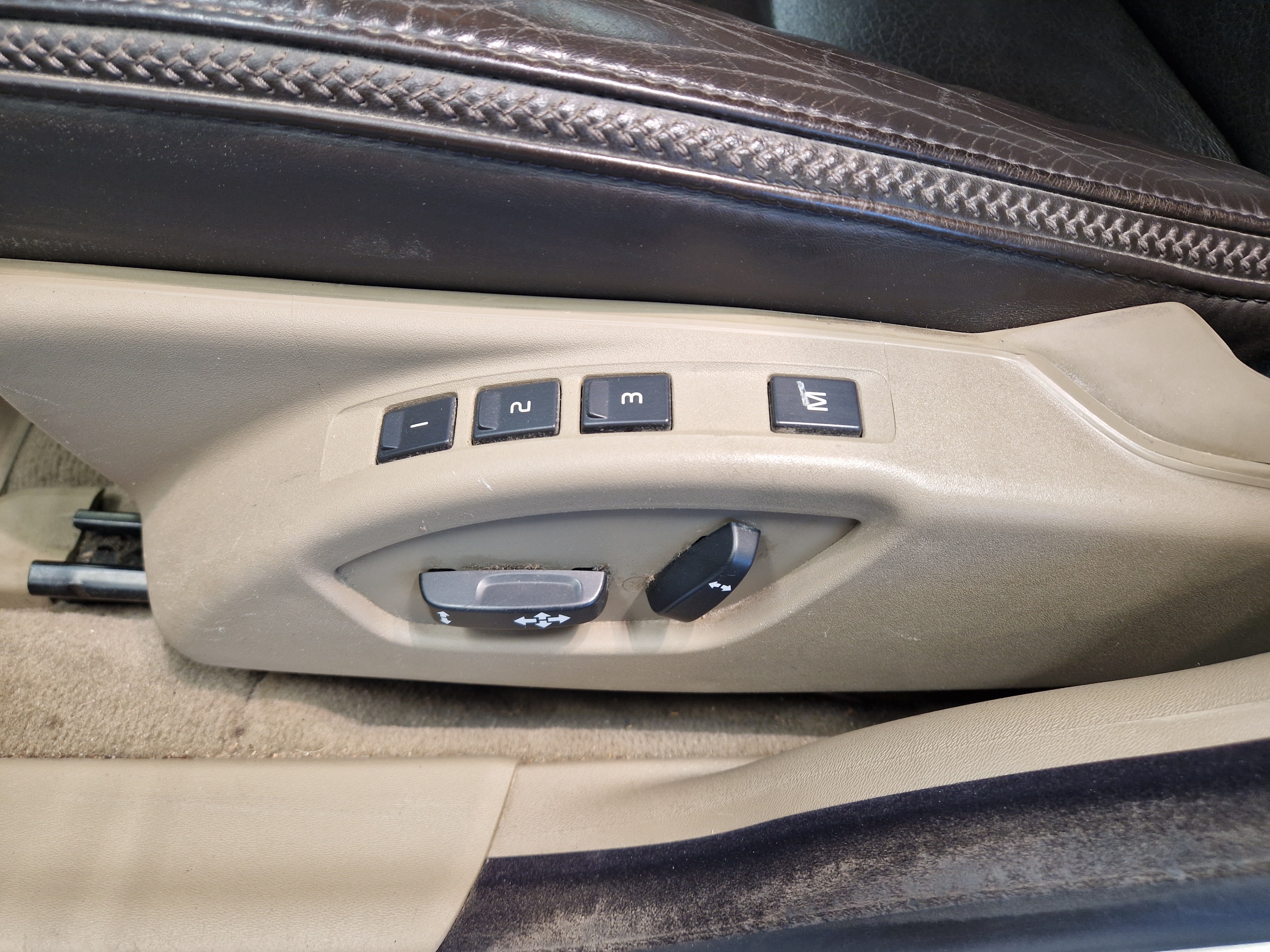 VOLVO XC70 2011