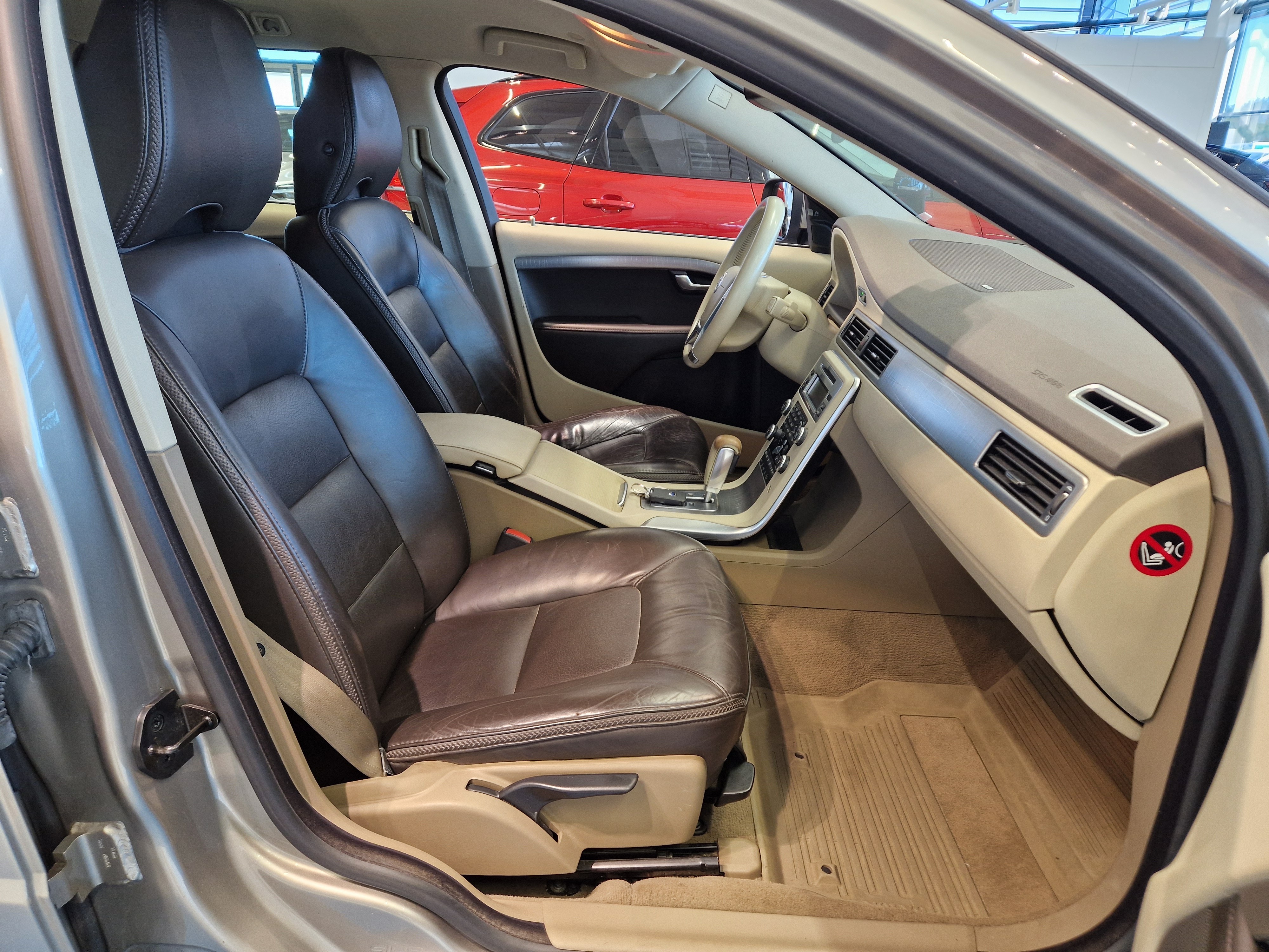 VOLVO XC70 2011