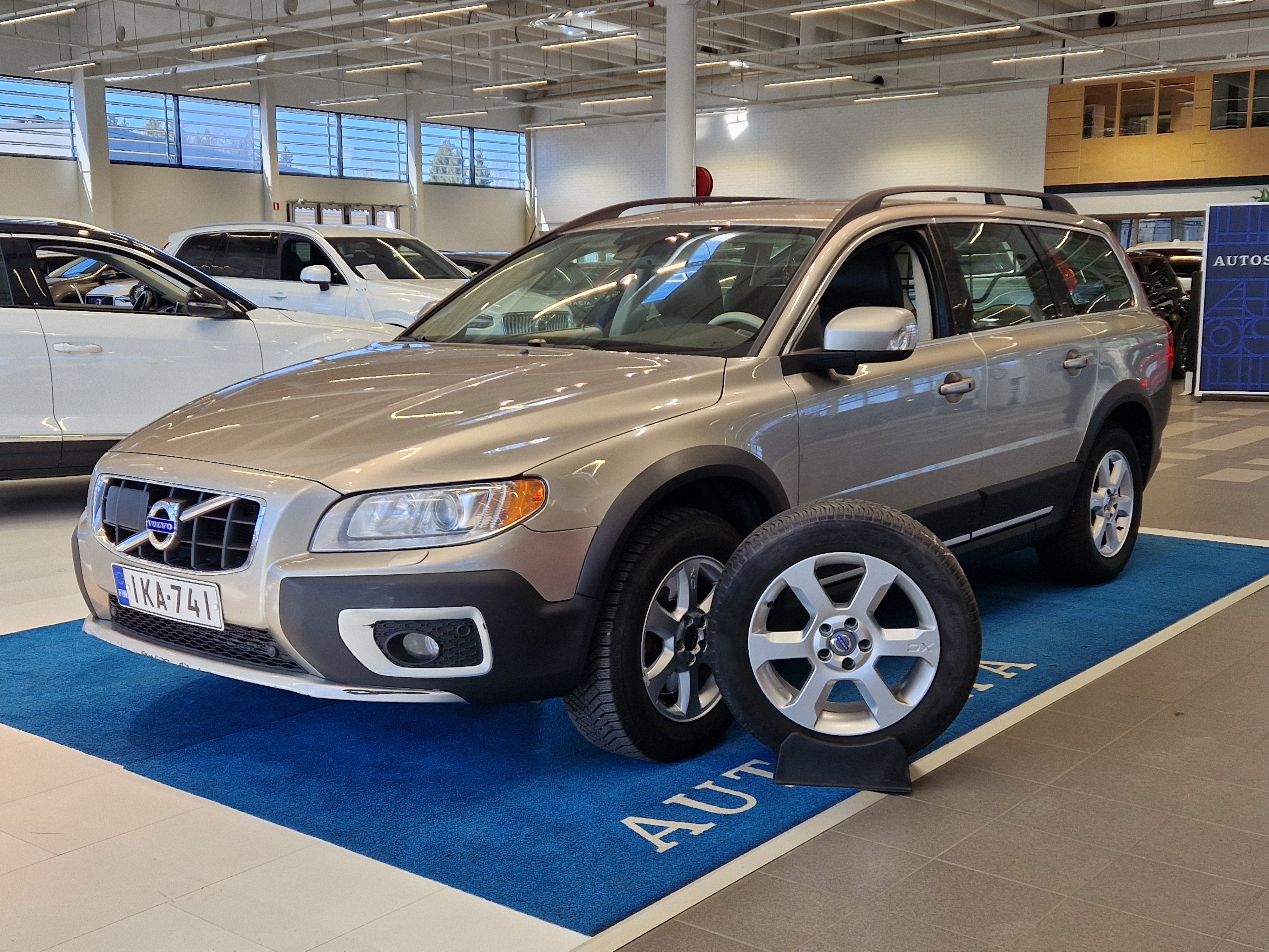 VOLVO XC70 2011