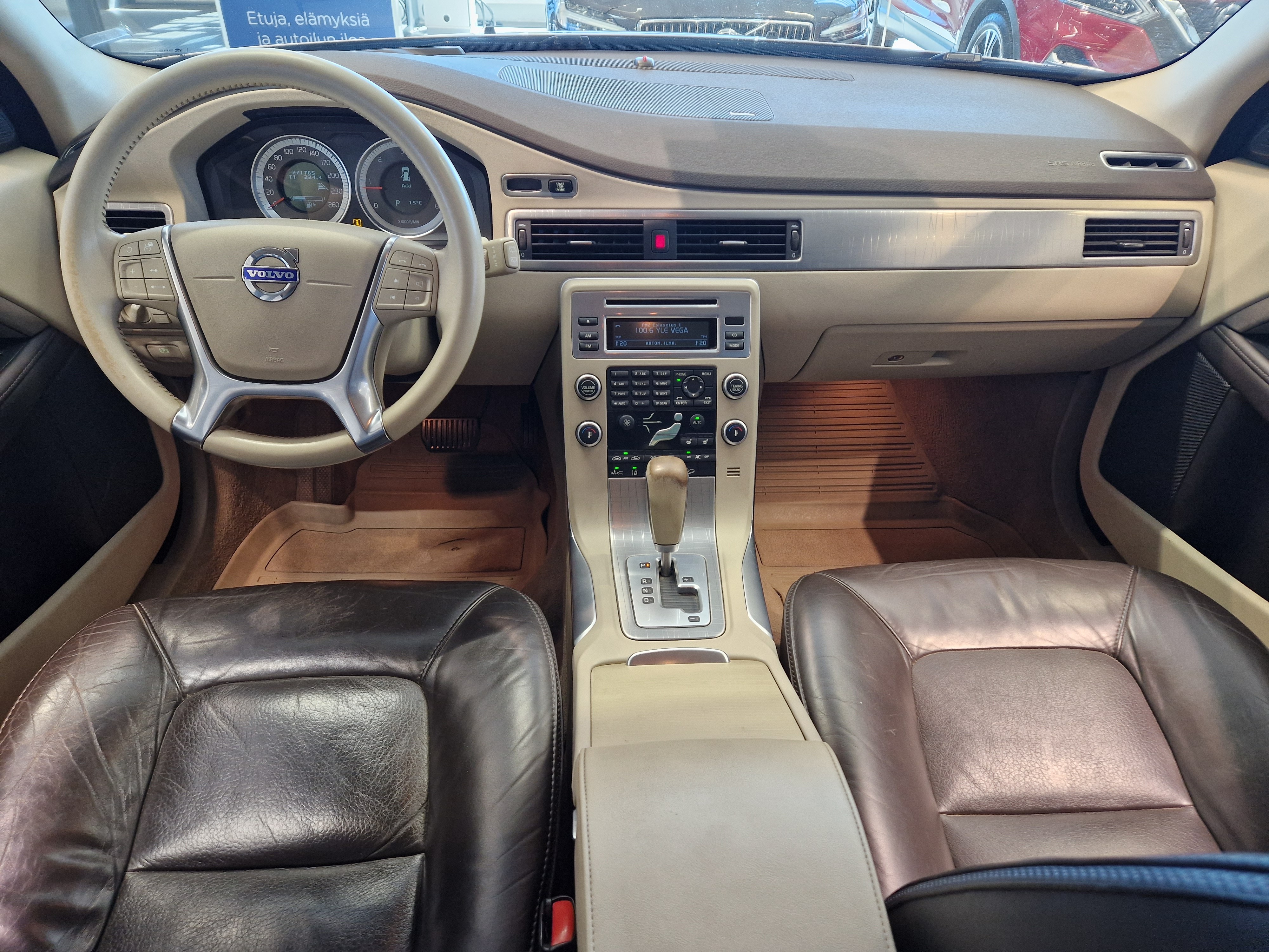 VOLVO XC70 2011