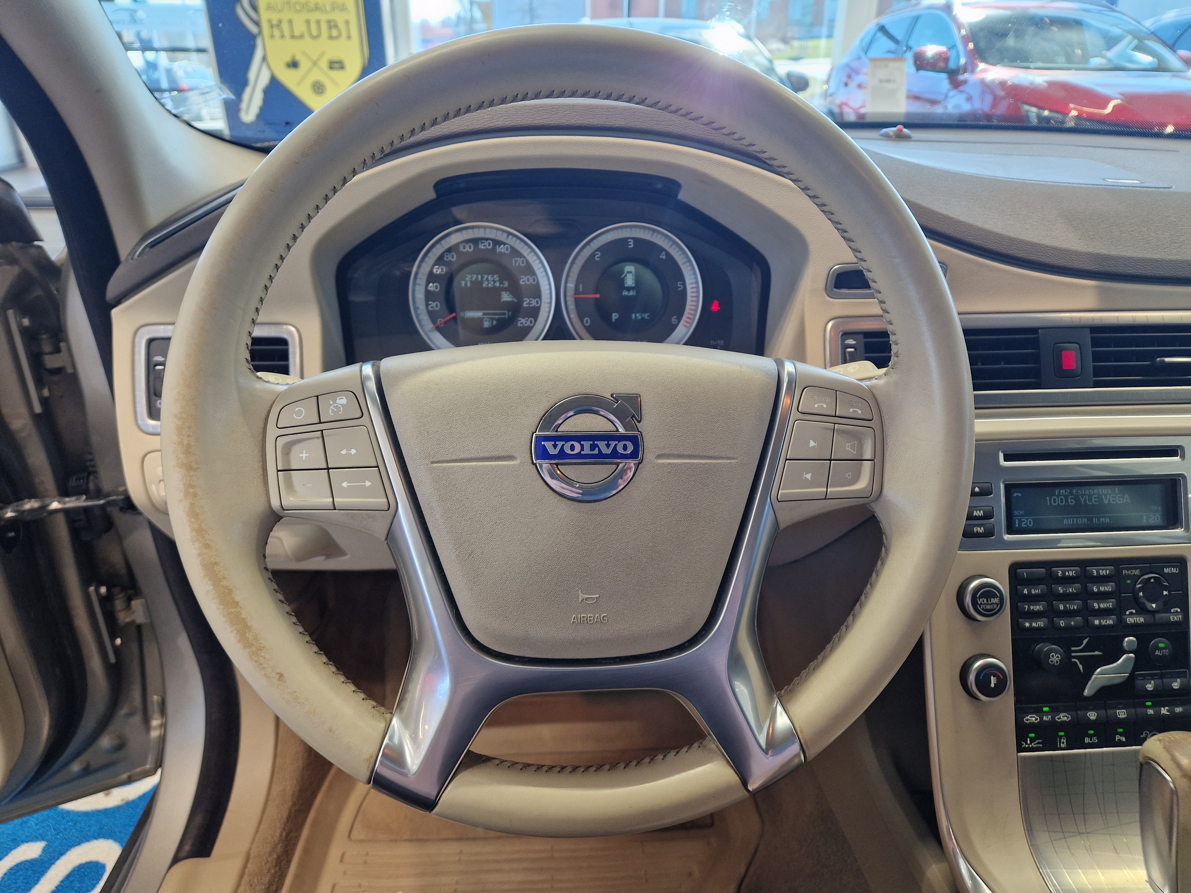 VOLVO XC70 2011