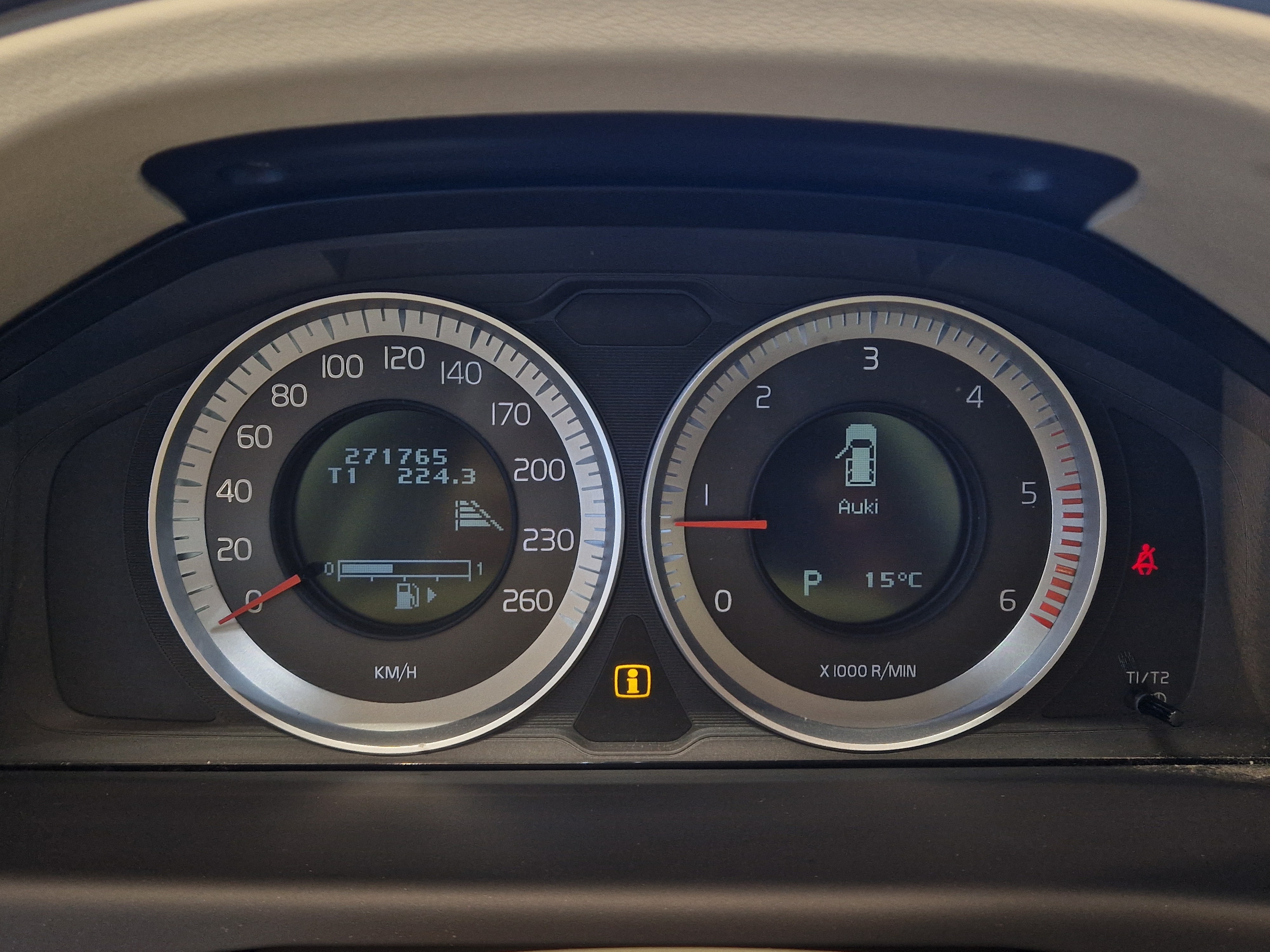 VOLVO XC70 2011