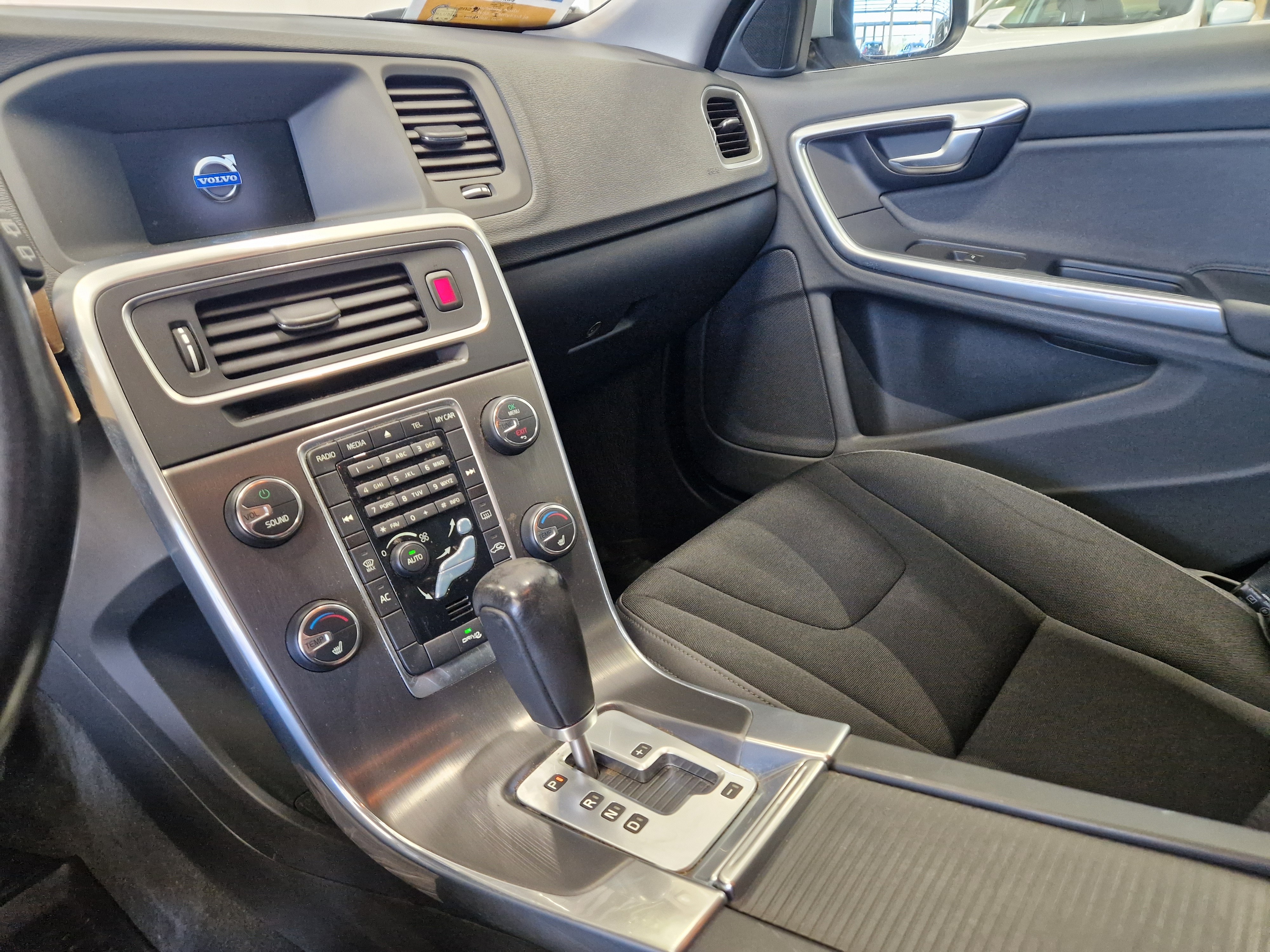 VOLVO V60 2011