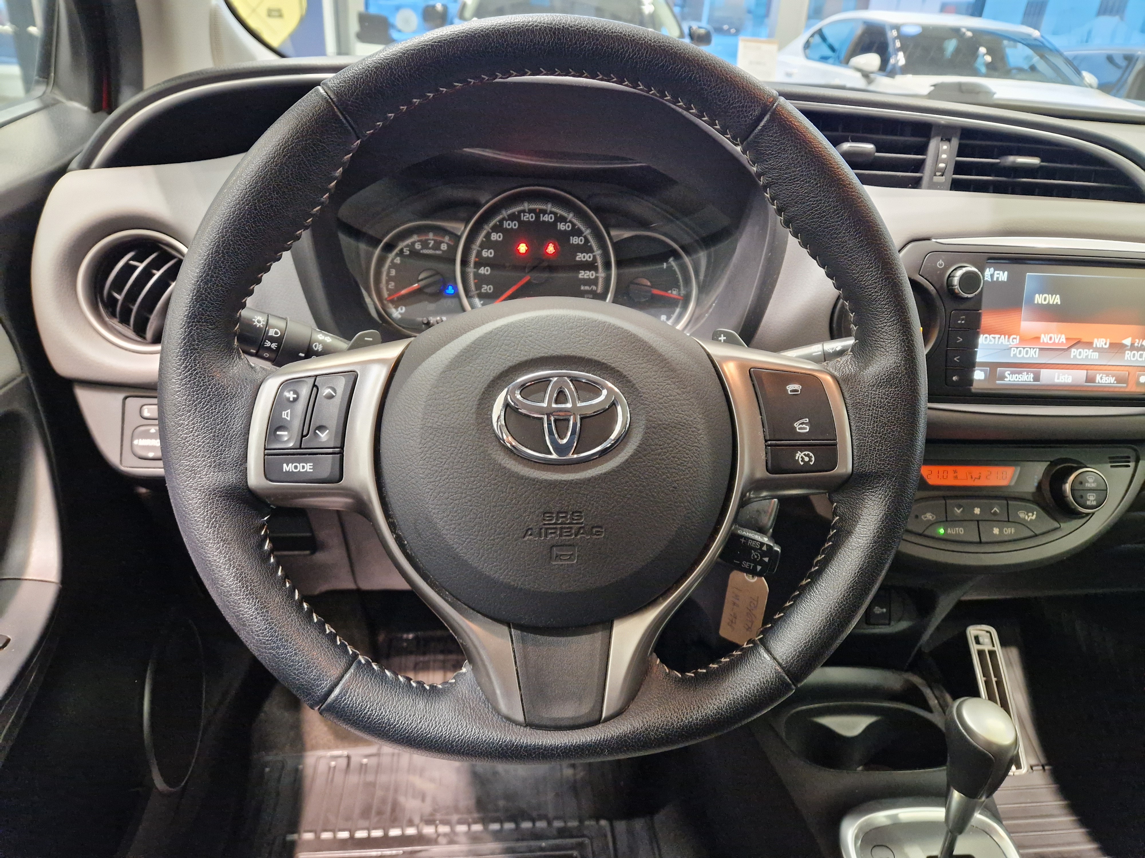 TOYOTA Yaris 2015