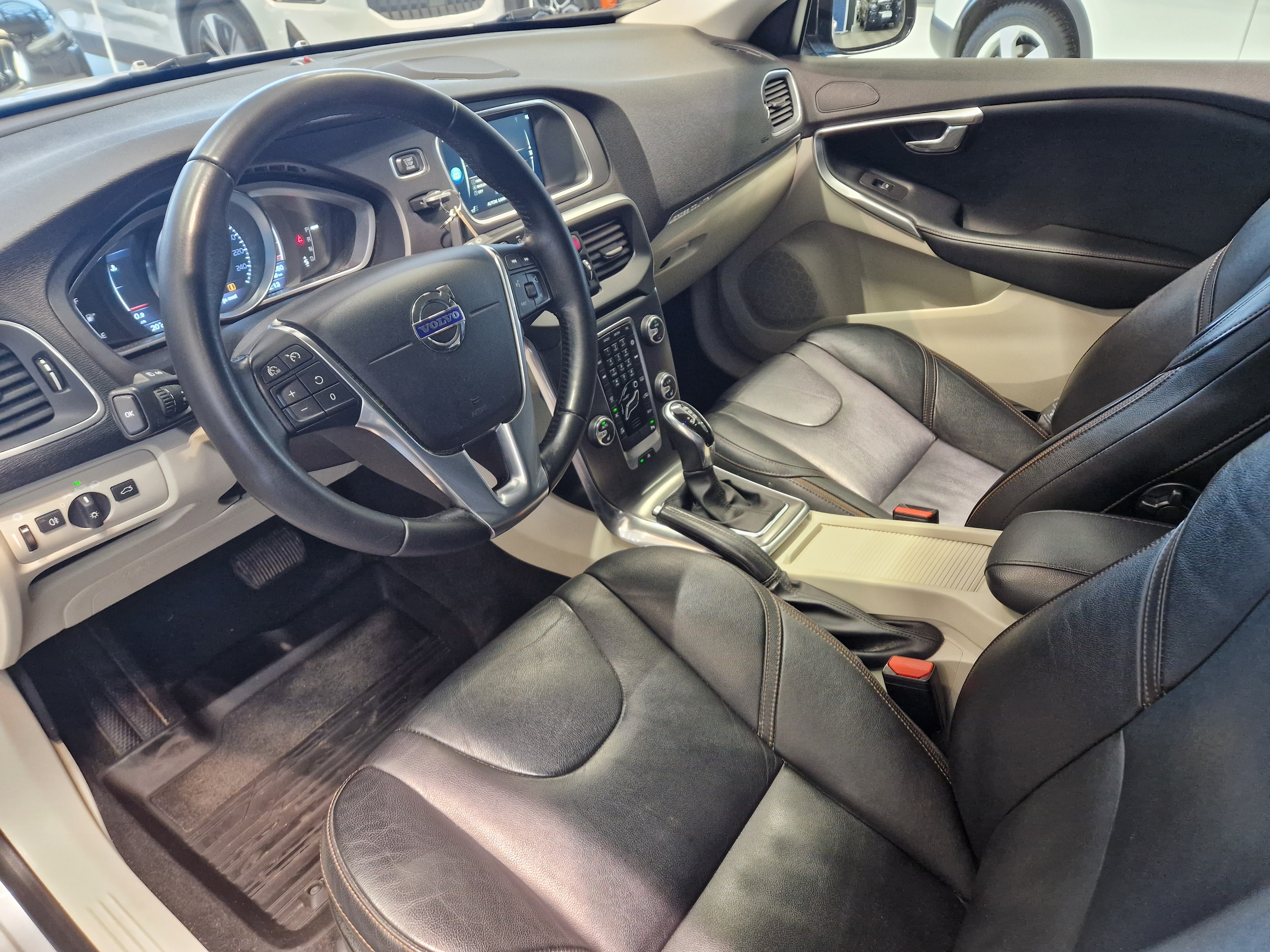 VOLVO V40 Cross Country 2016