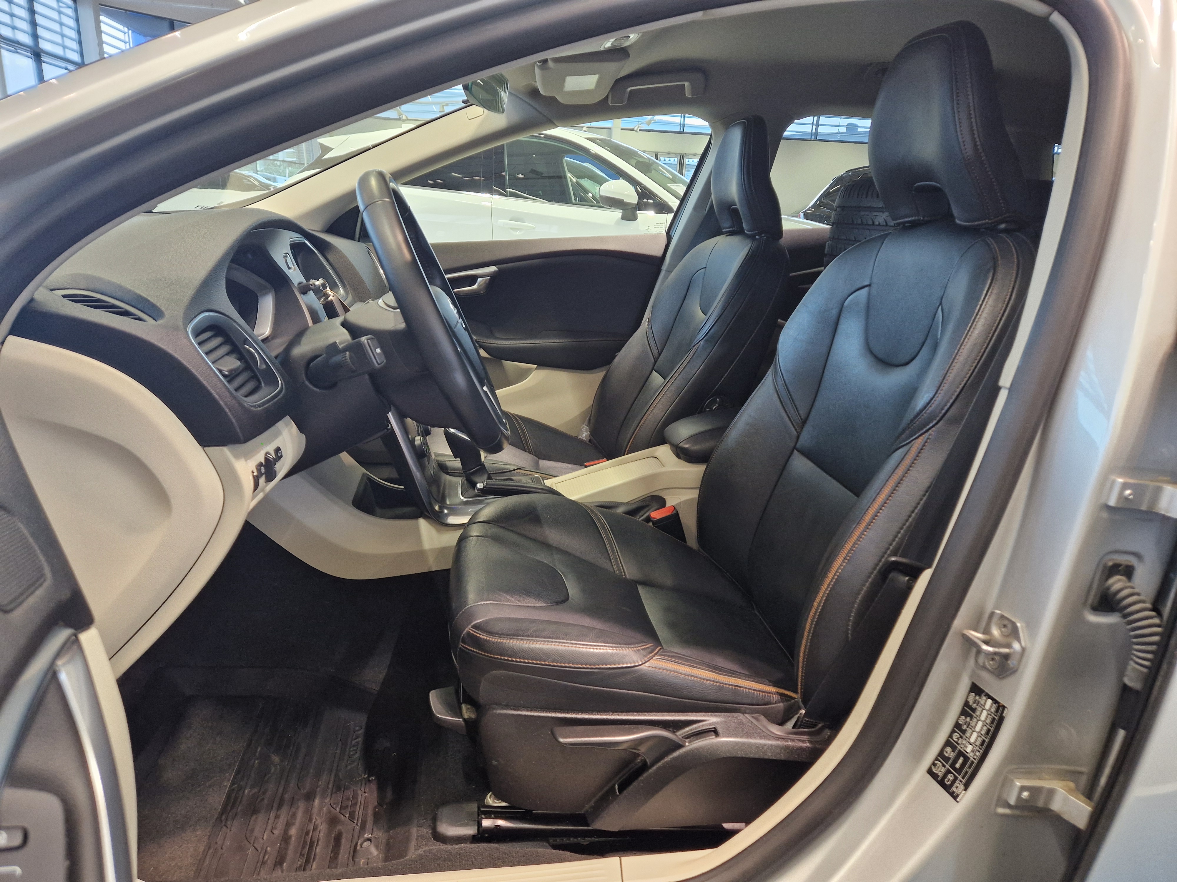 VOLVO V40 Cross Country 2016