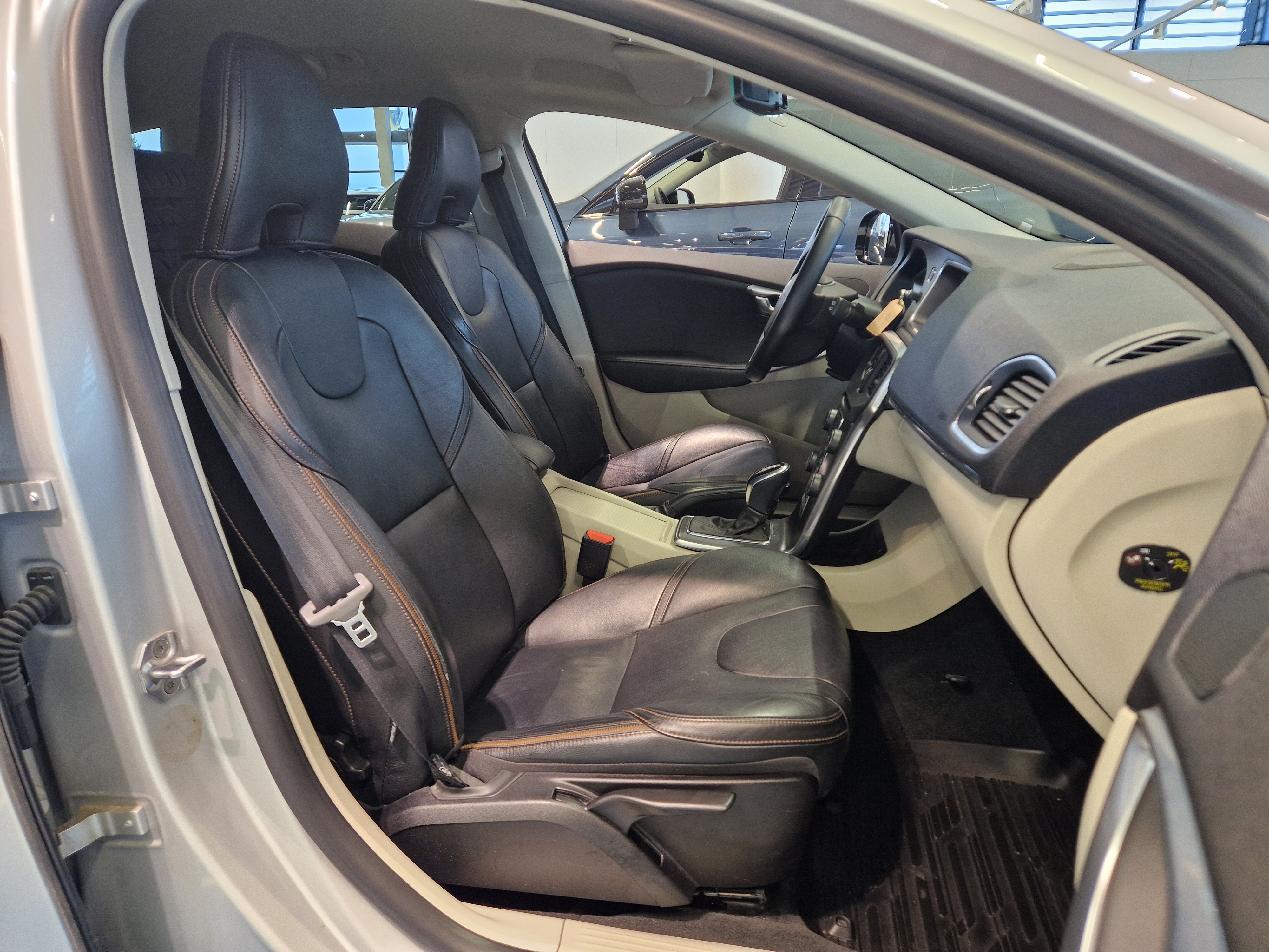 VOLVO V40 Cross Country 2016