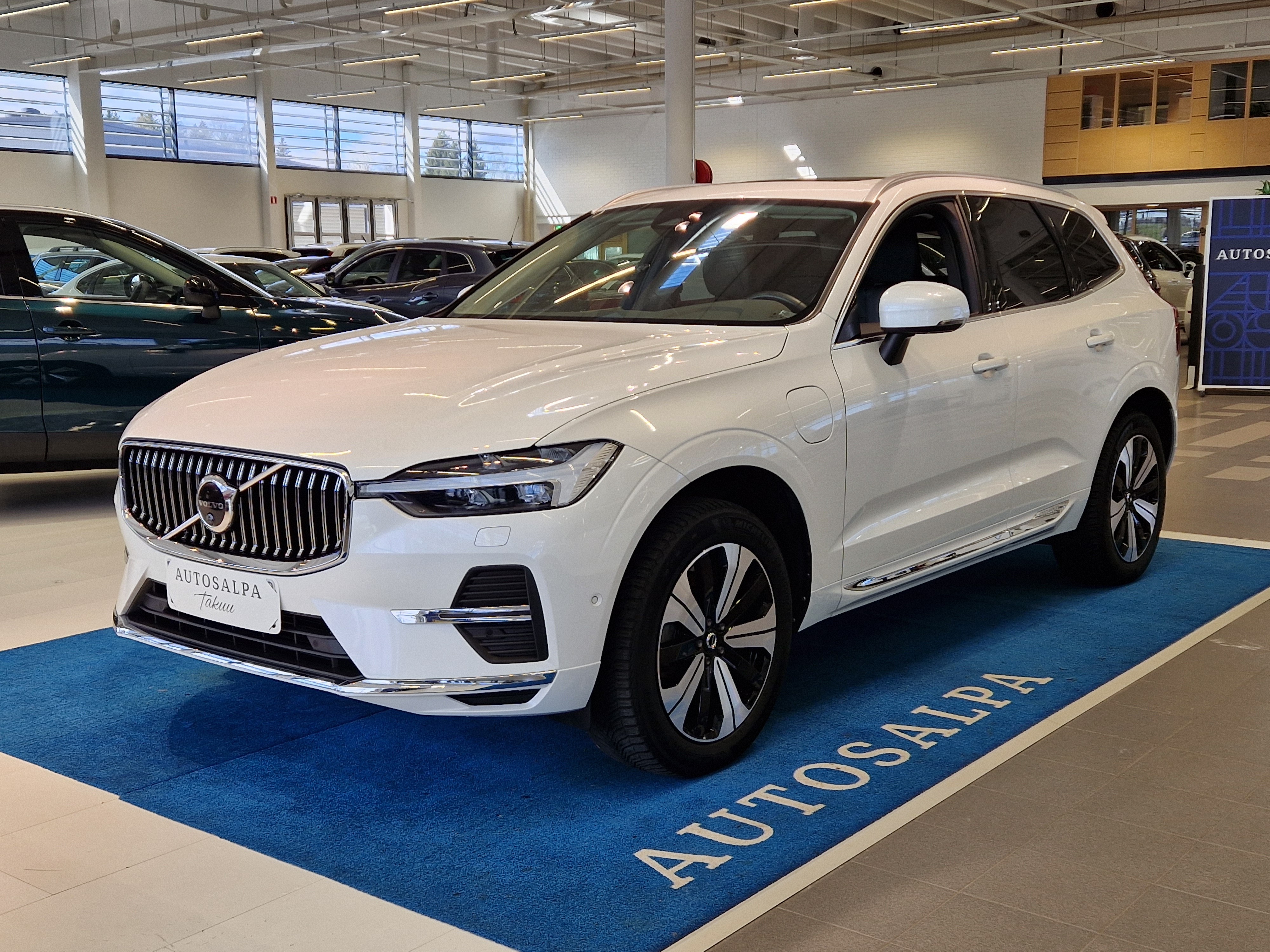 VOLVO XC60 2023