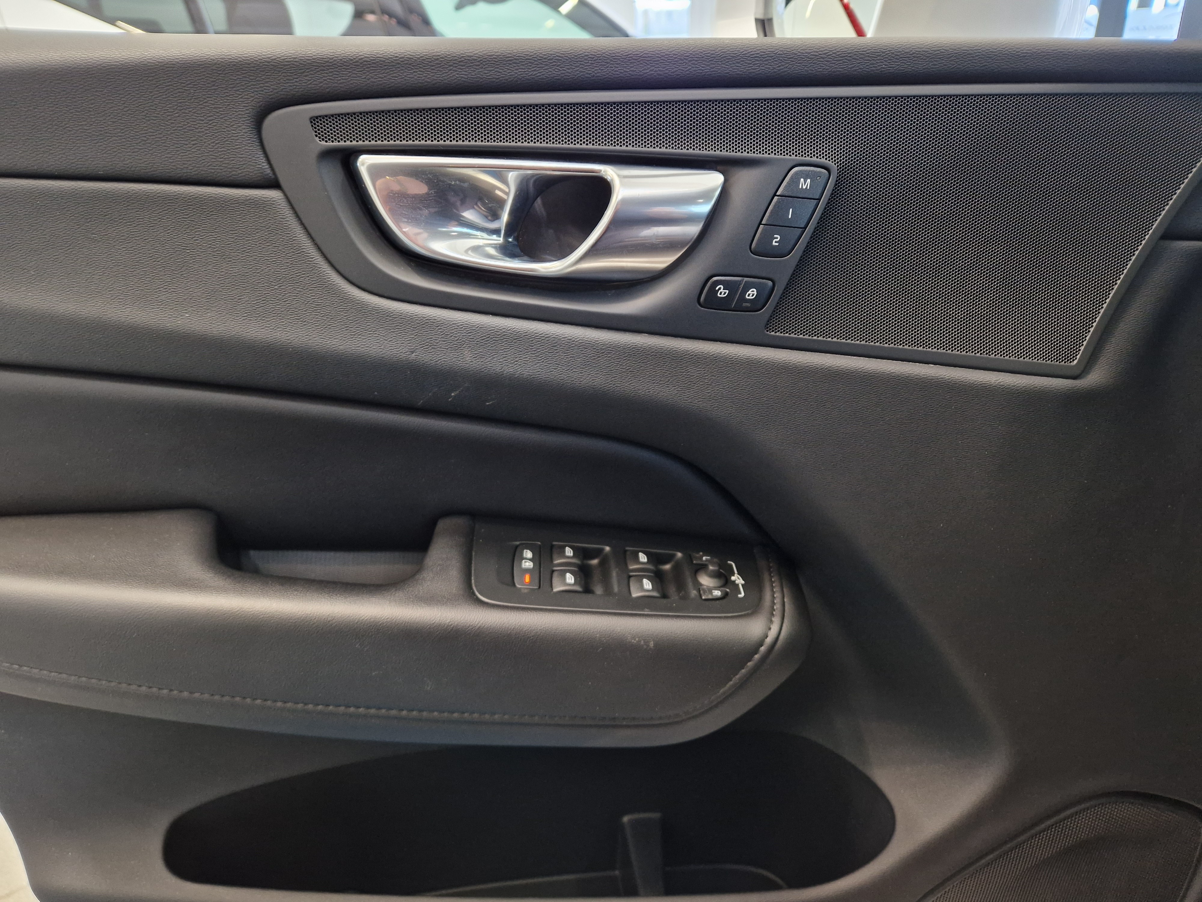 VOLVO XC60 2023