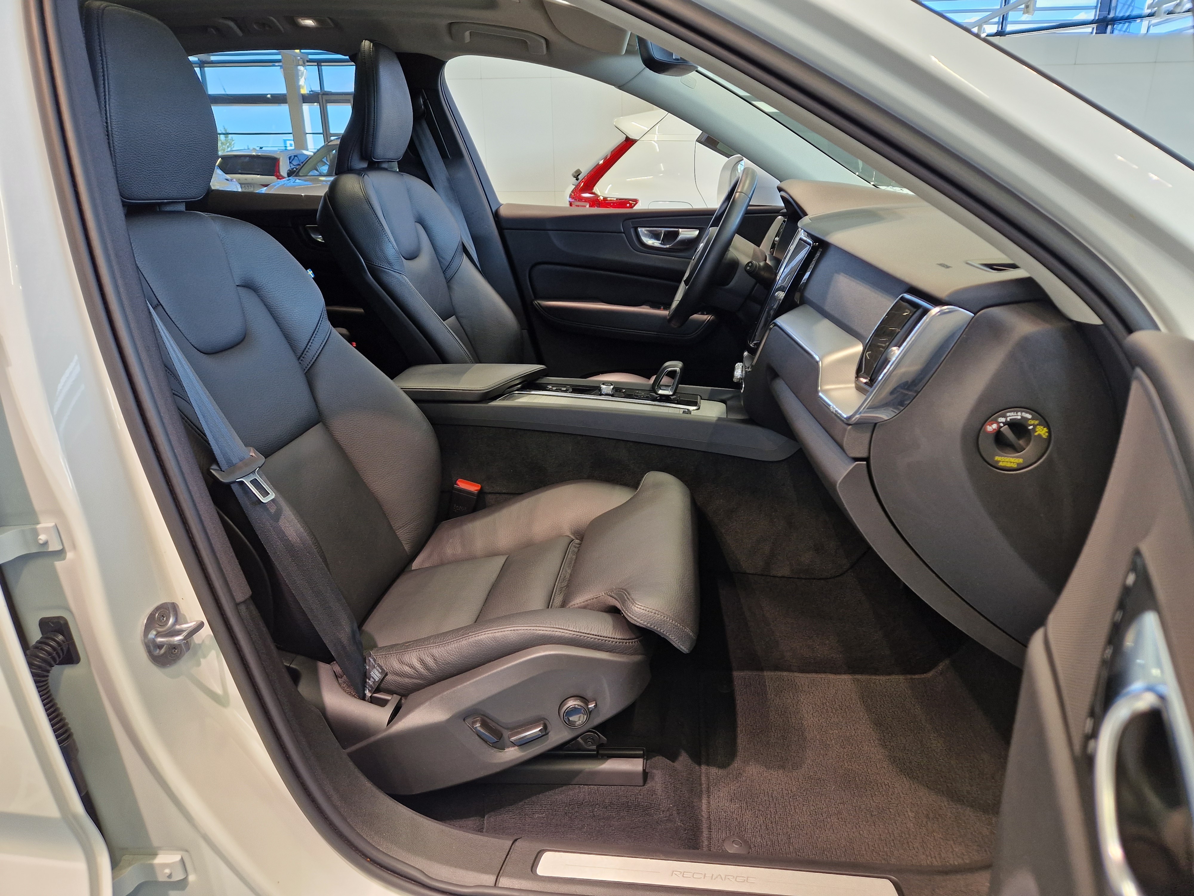 VOLVO XC60 2023