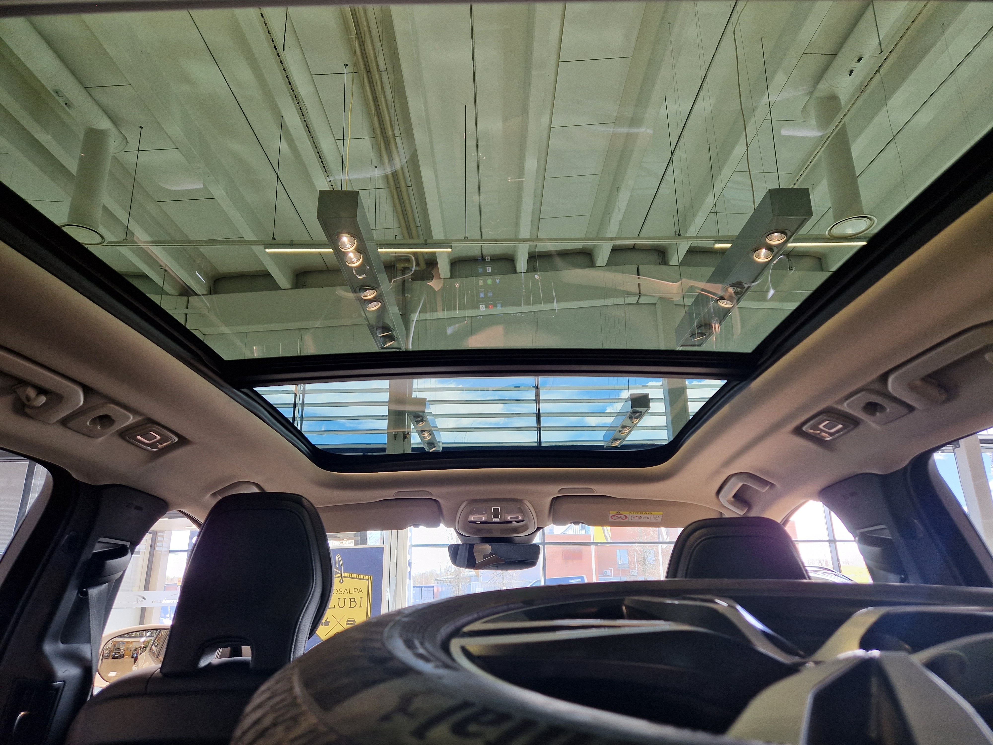VOLVO XC60 2023