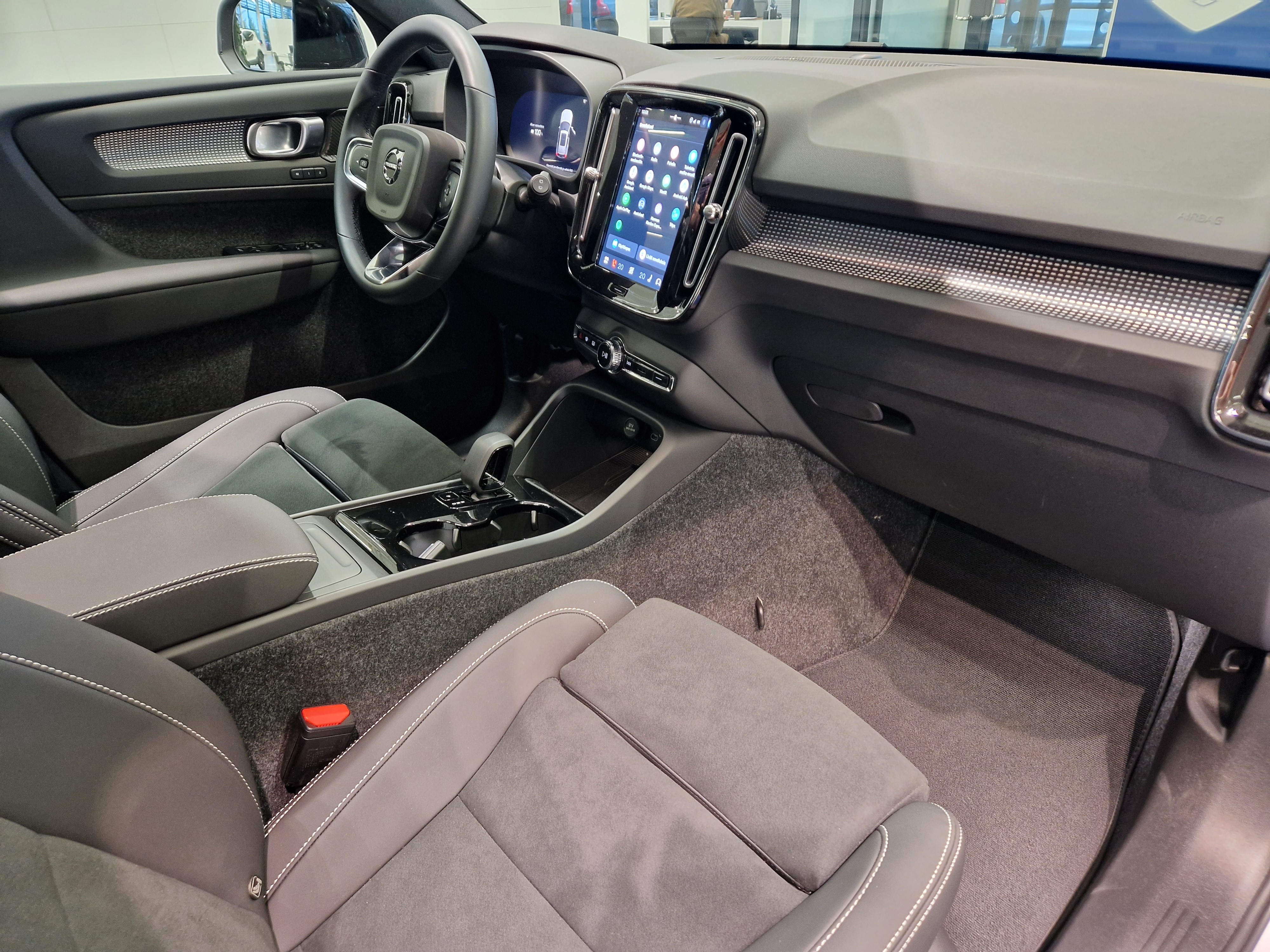 VOLVO EX40 2027