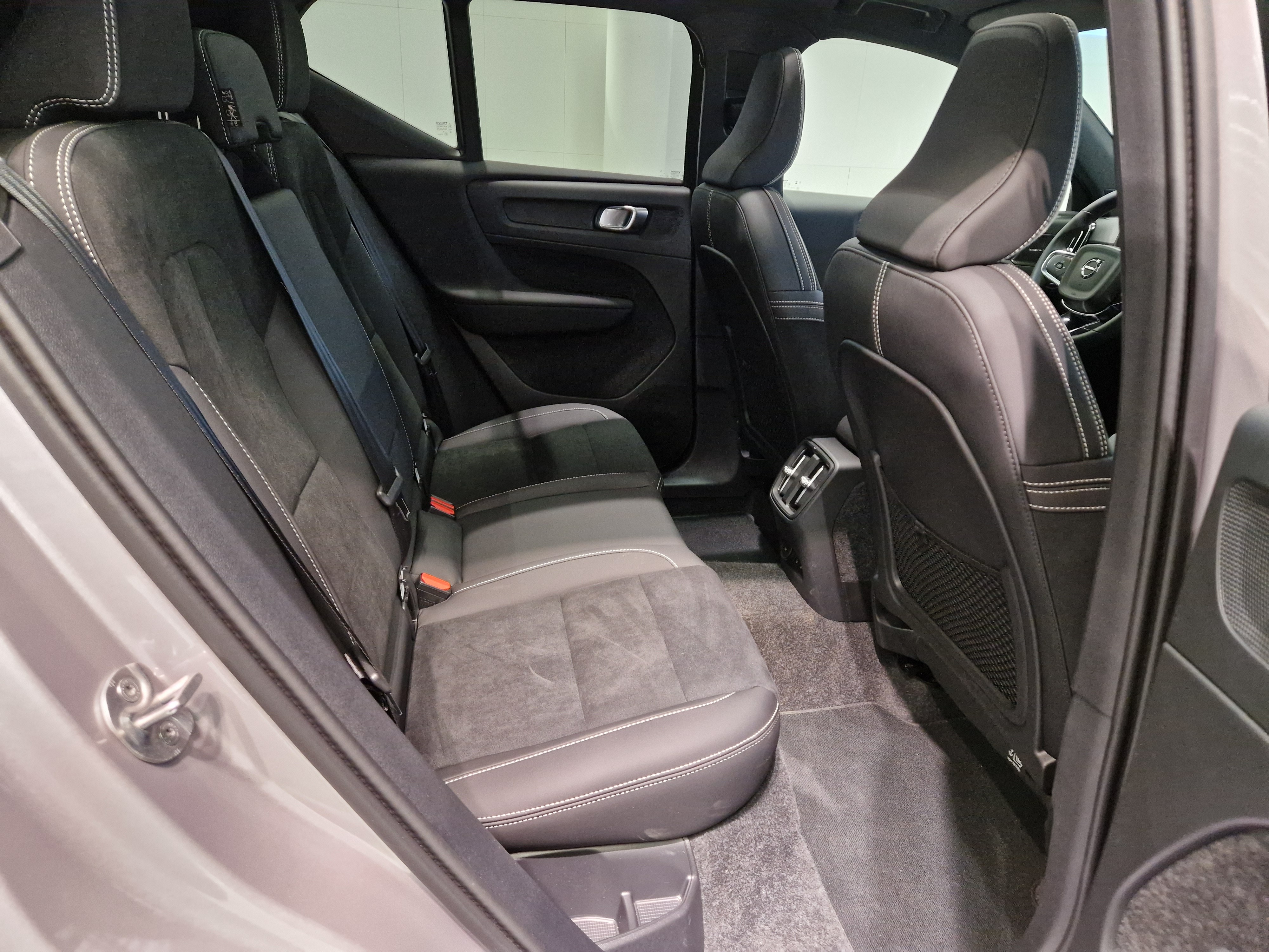 VOLVO EX40 2027