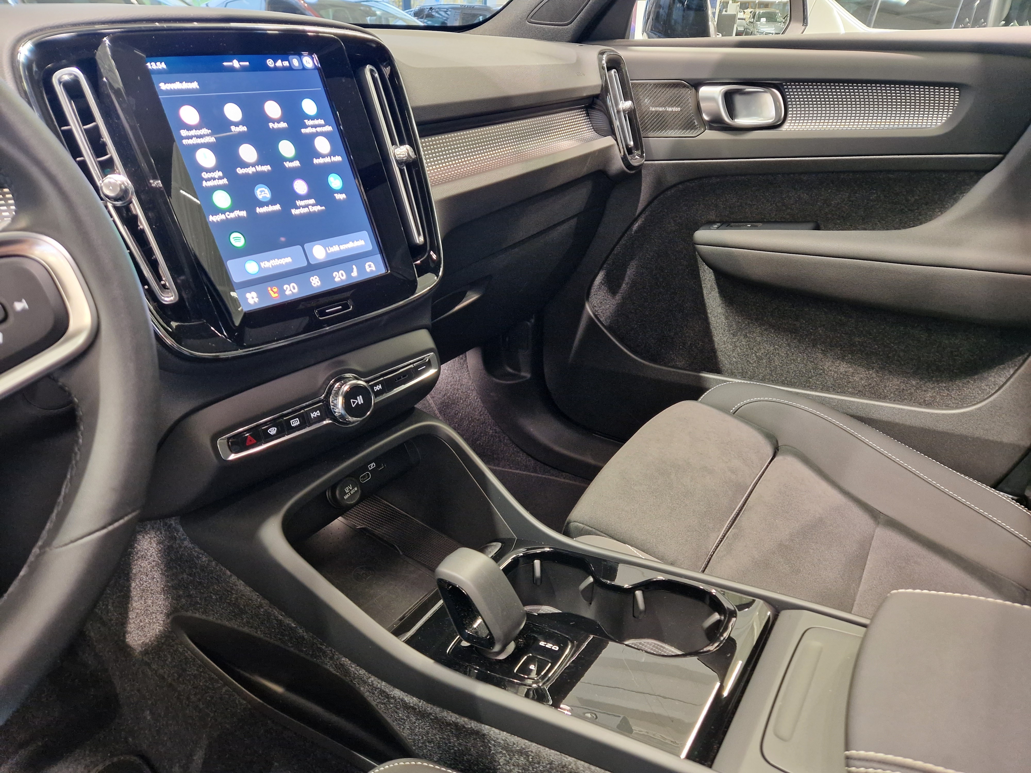 VOLVO EX40 2027