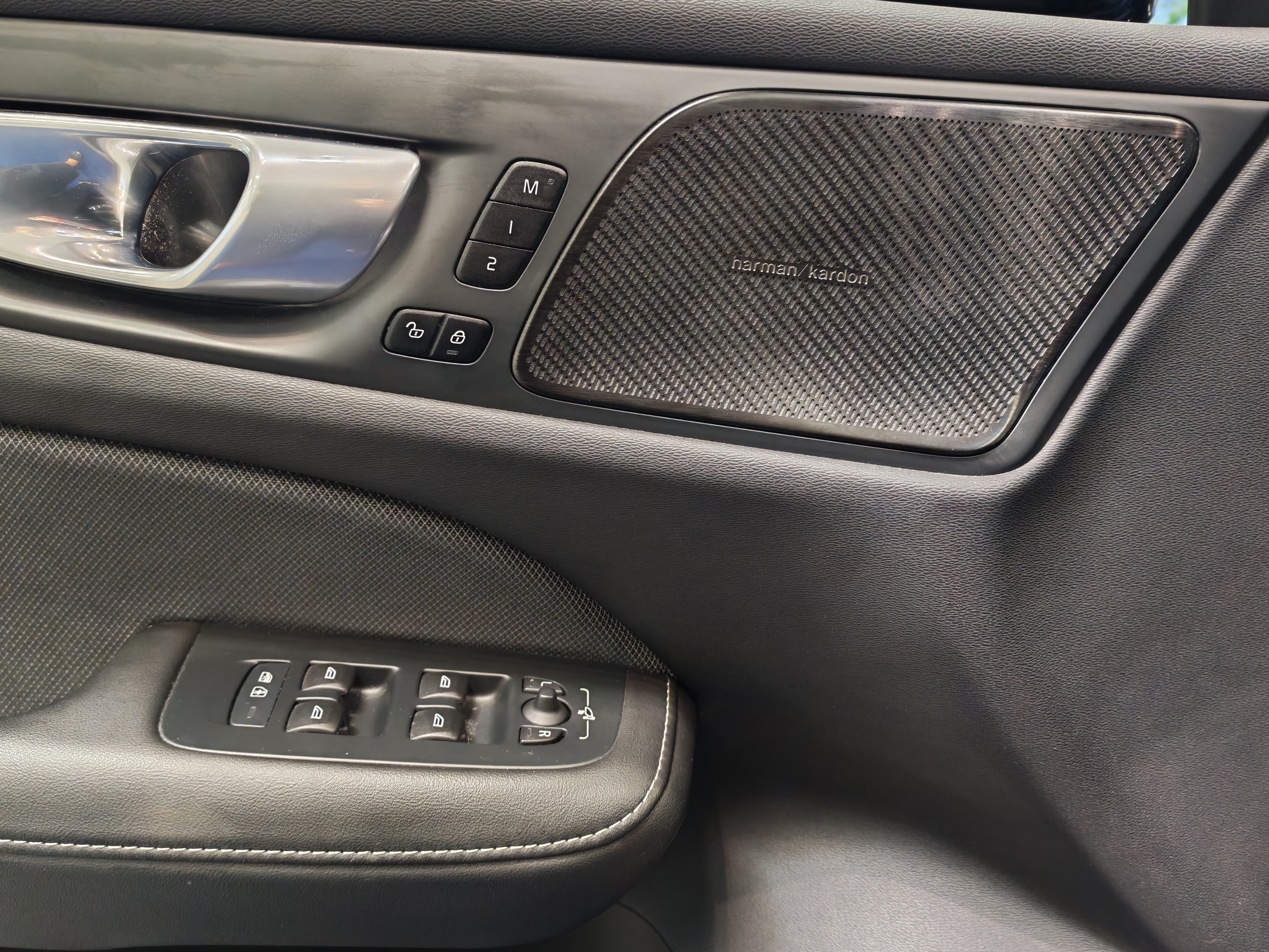 VOLVO V60 2024