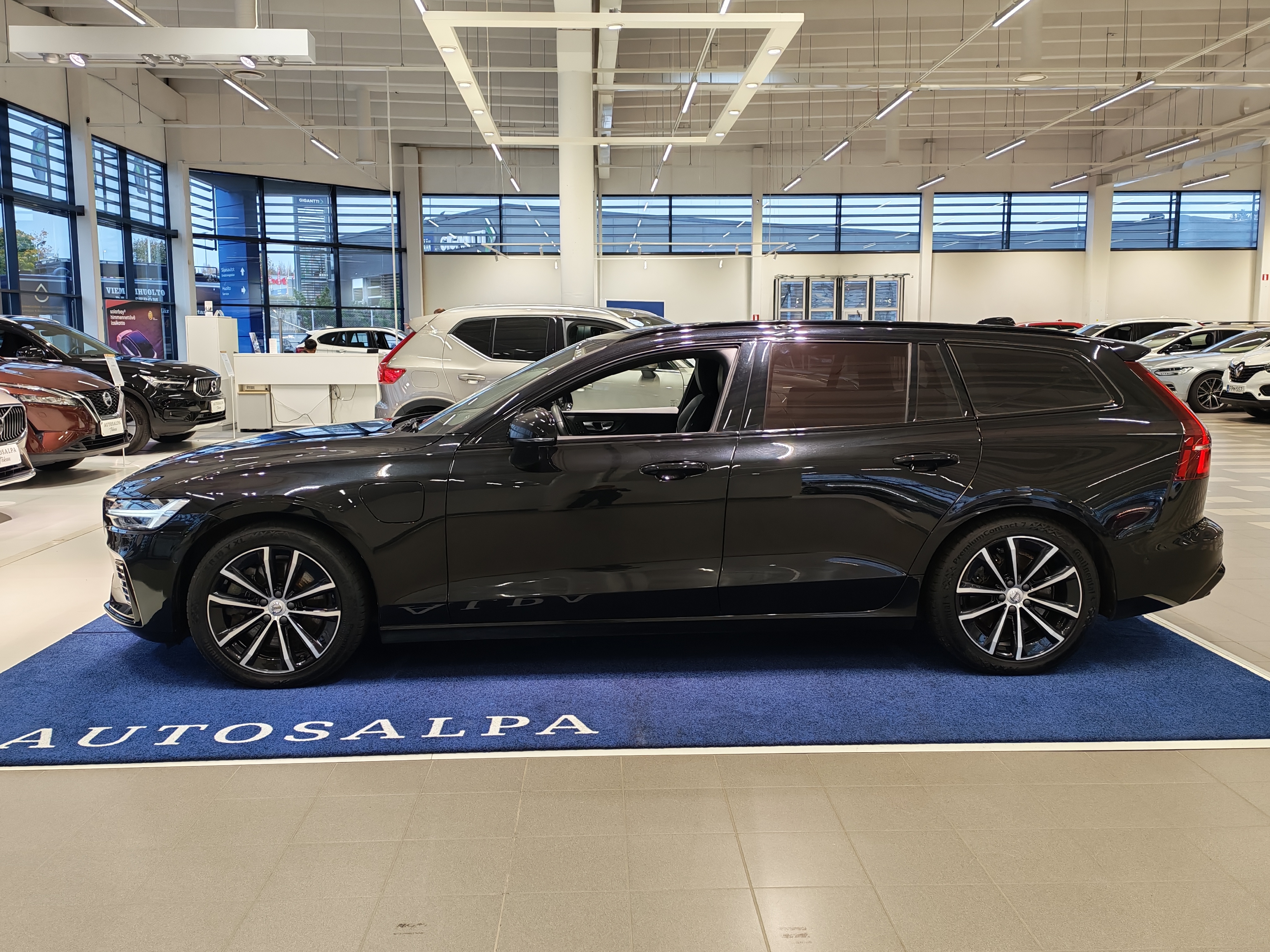 VOLVO V60 2024