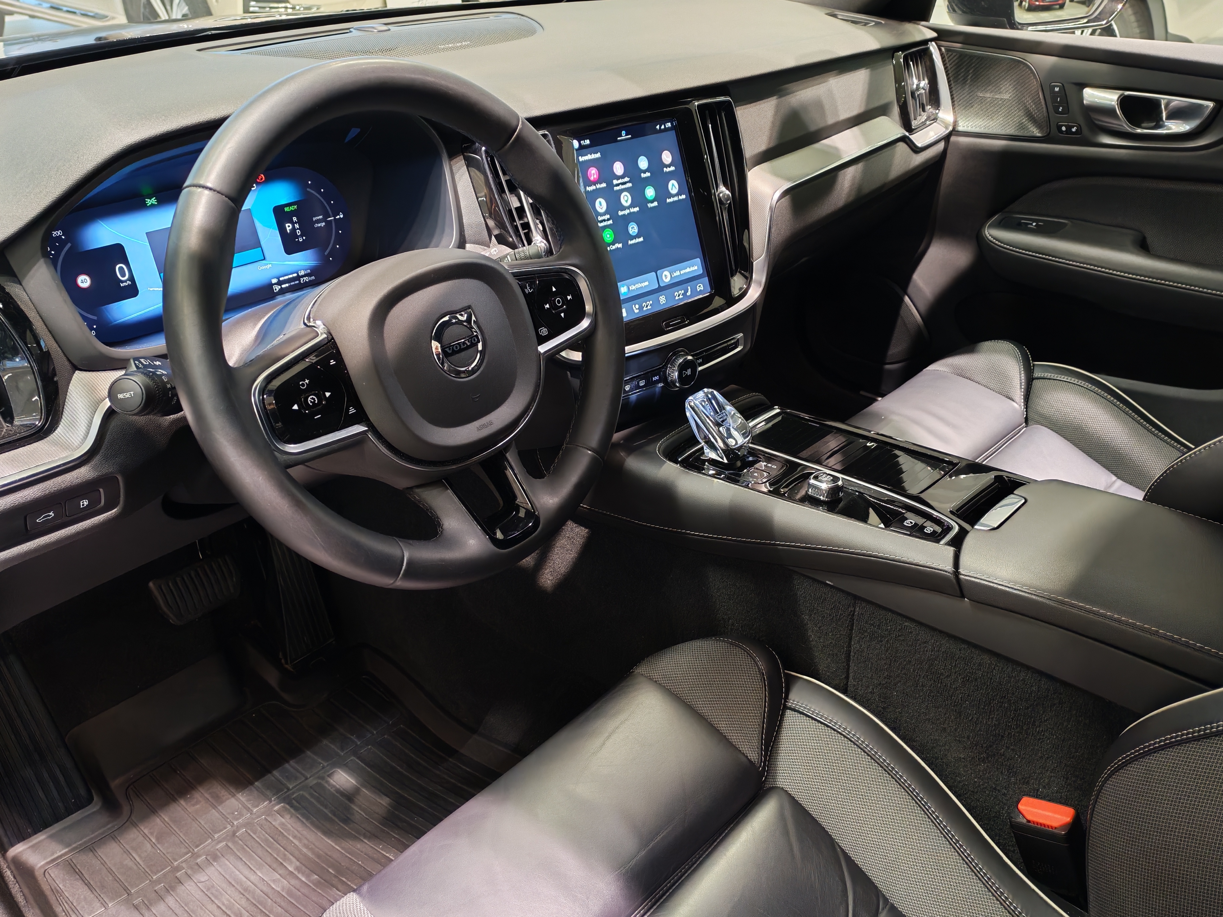 VOLVO V60 2024