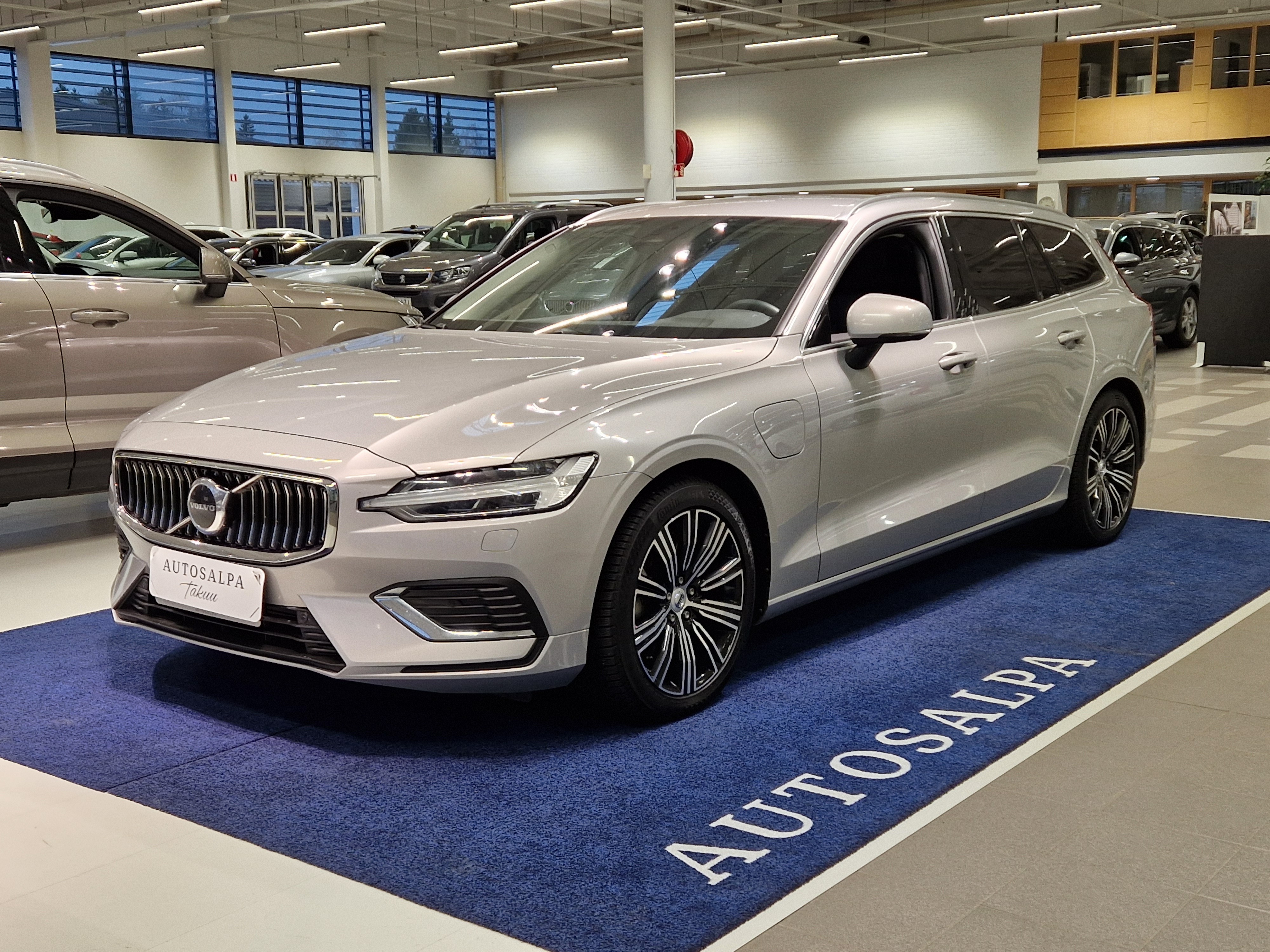 VOLVO V60 2024