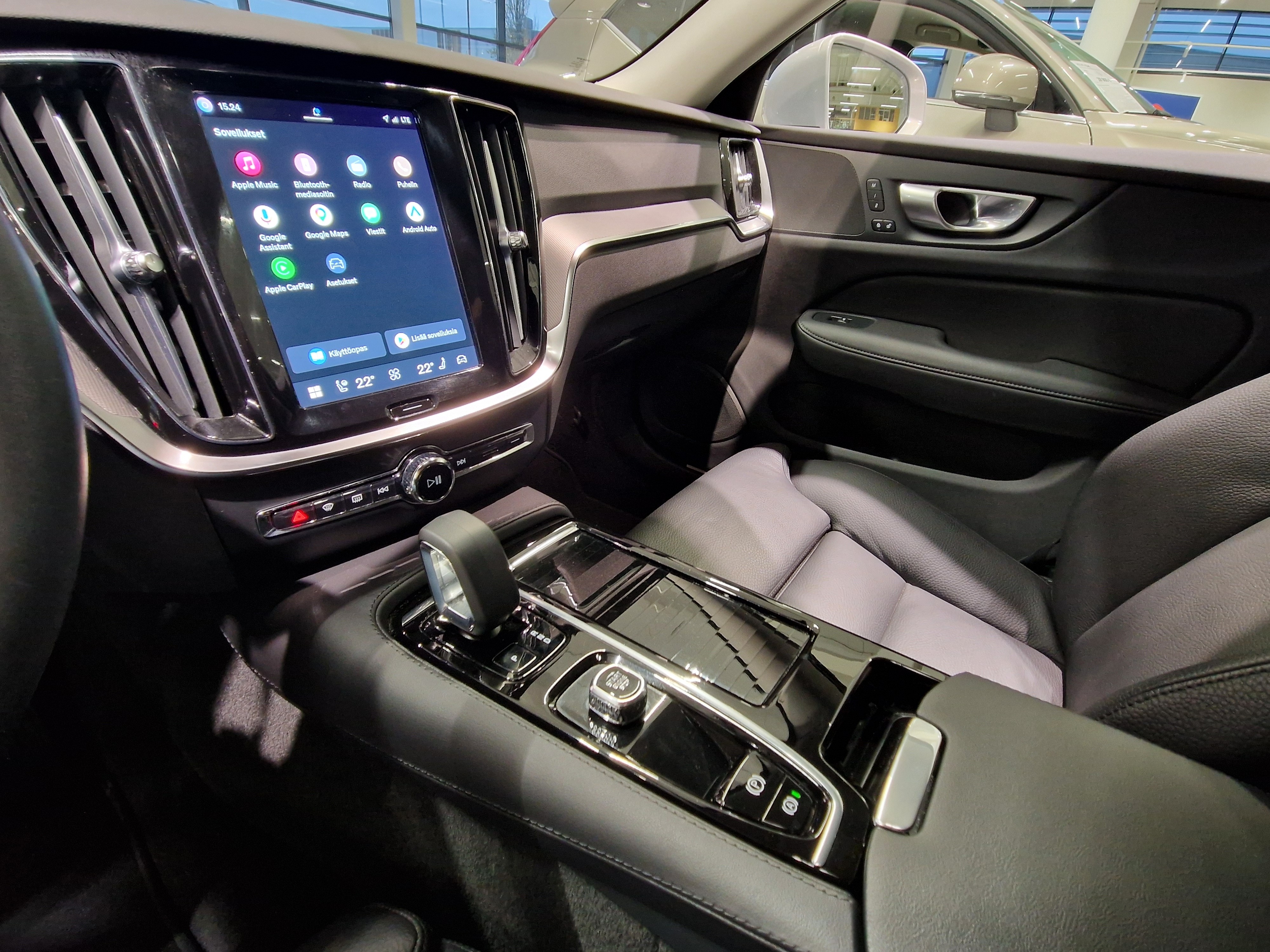 VOLVO V60 2024