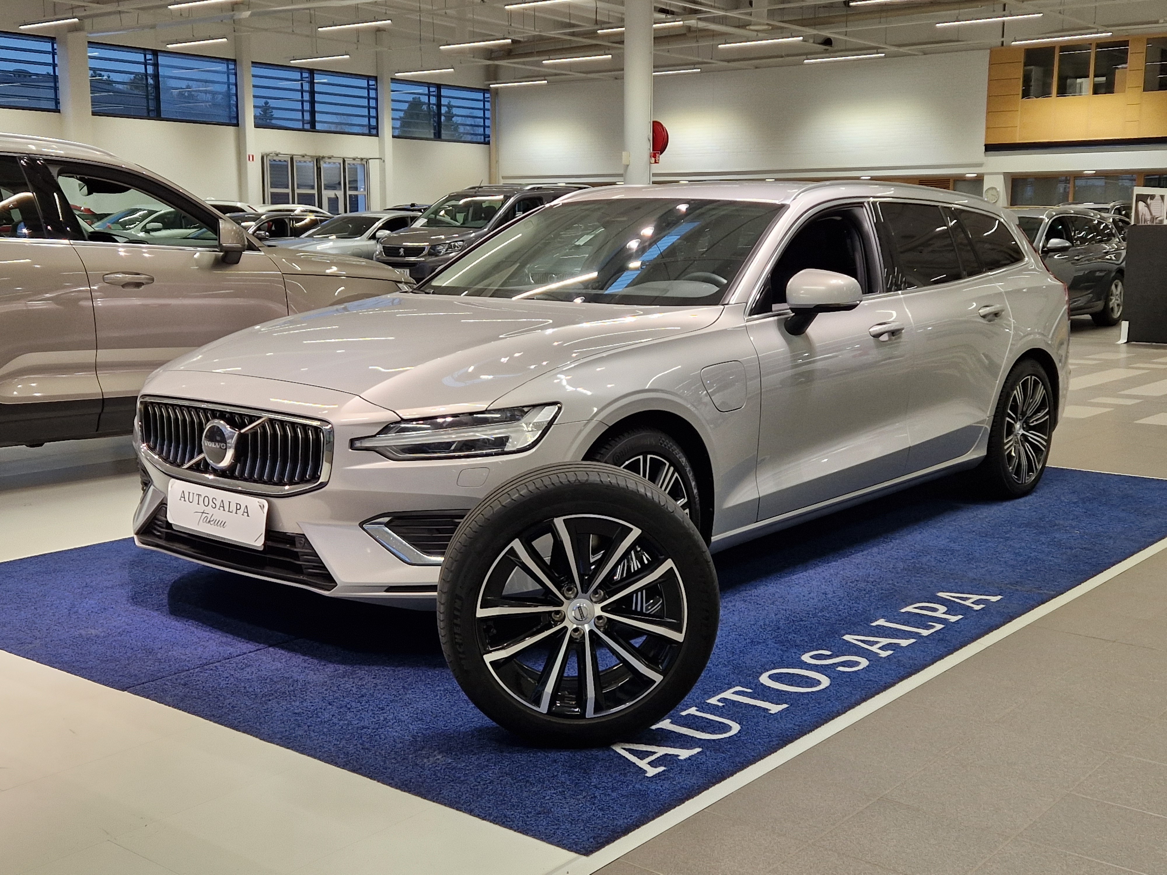 VOLVO V60 2024