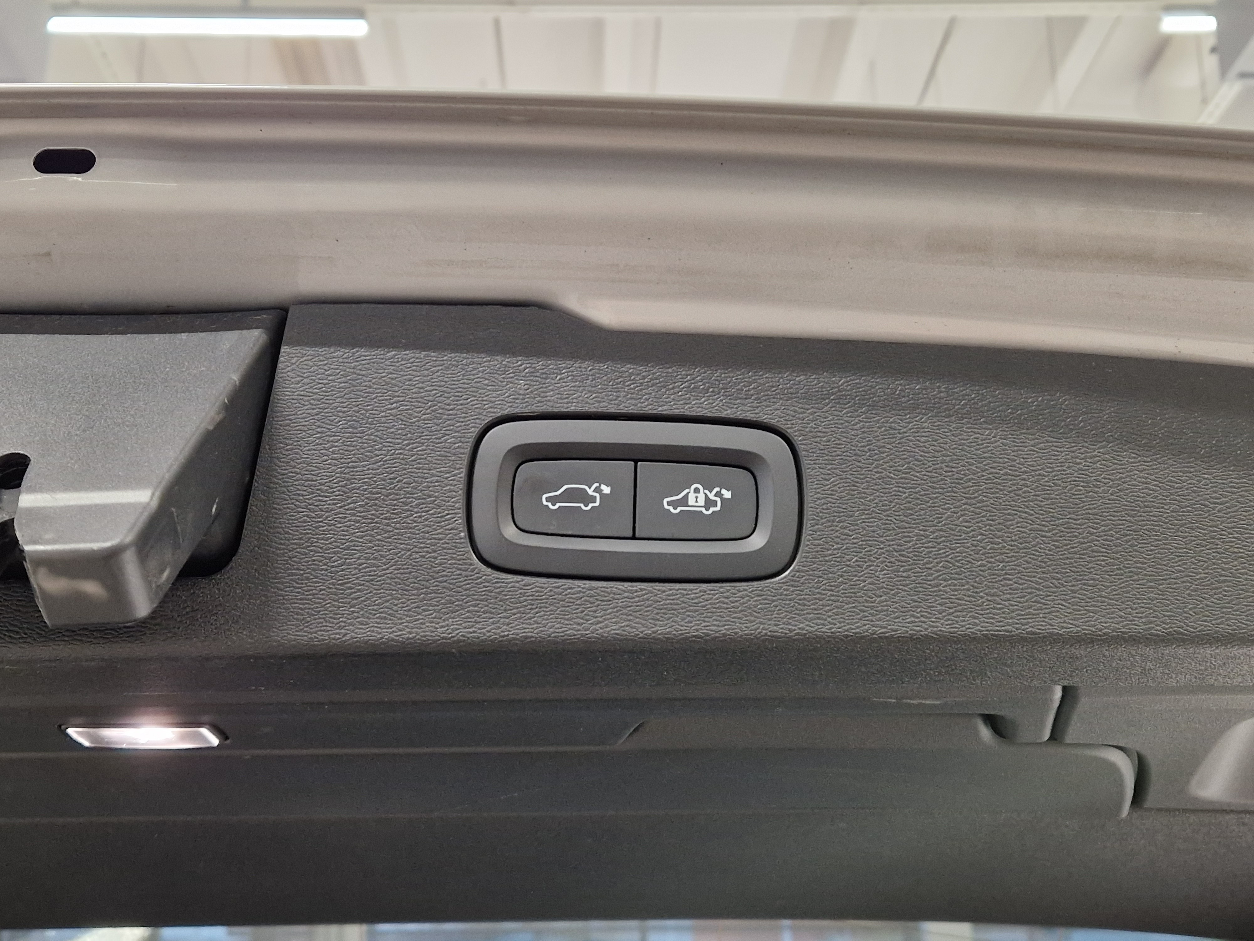 VOLVO V60 2024