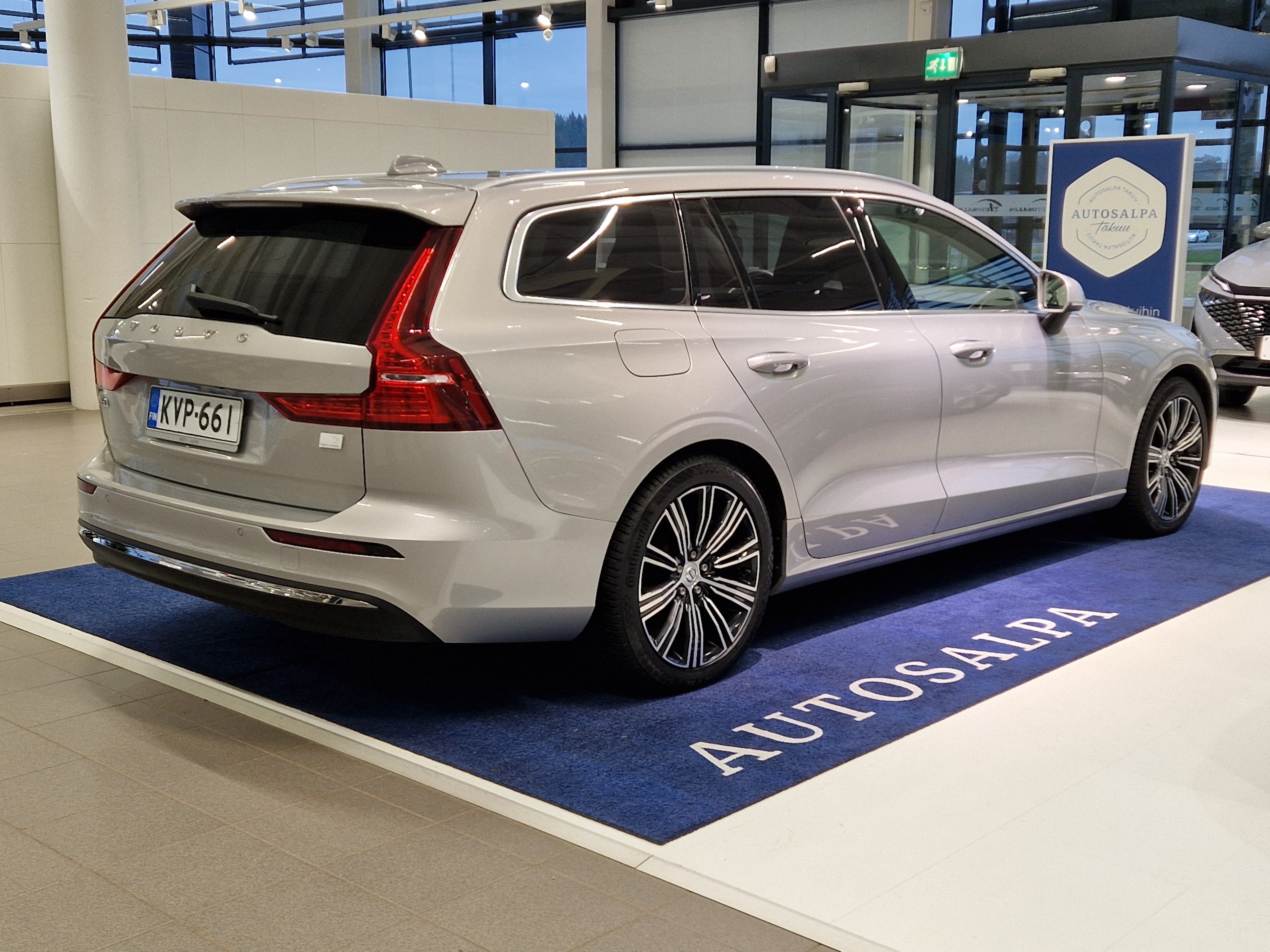 VOLVO V60 2024