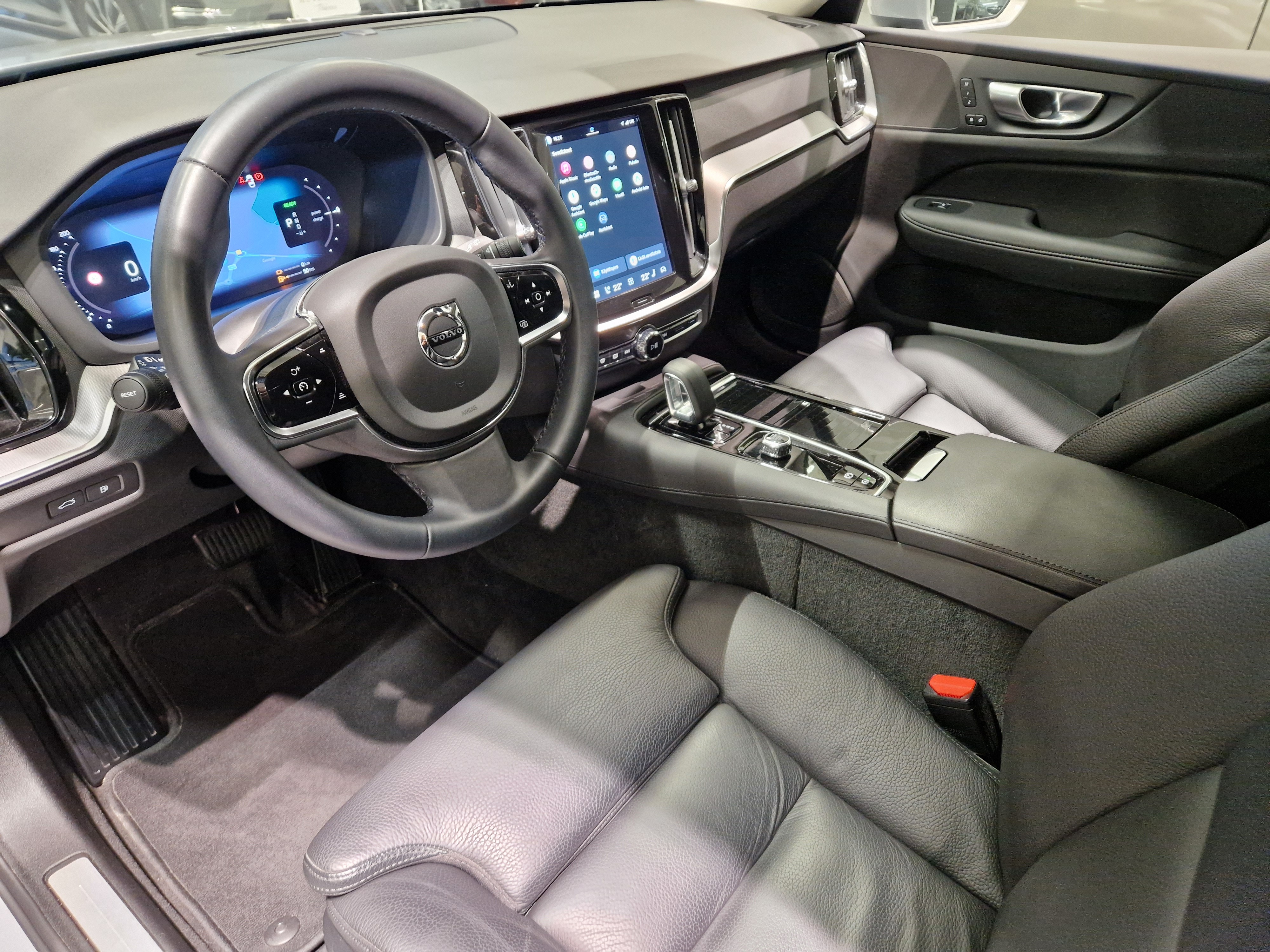 VOLVO V60 2024