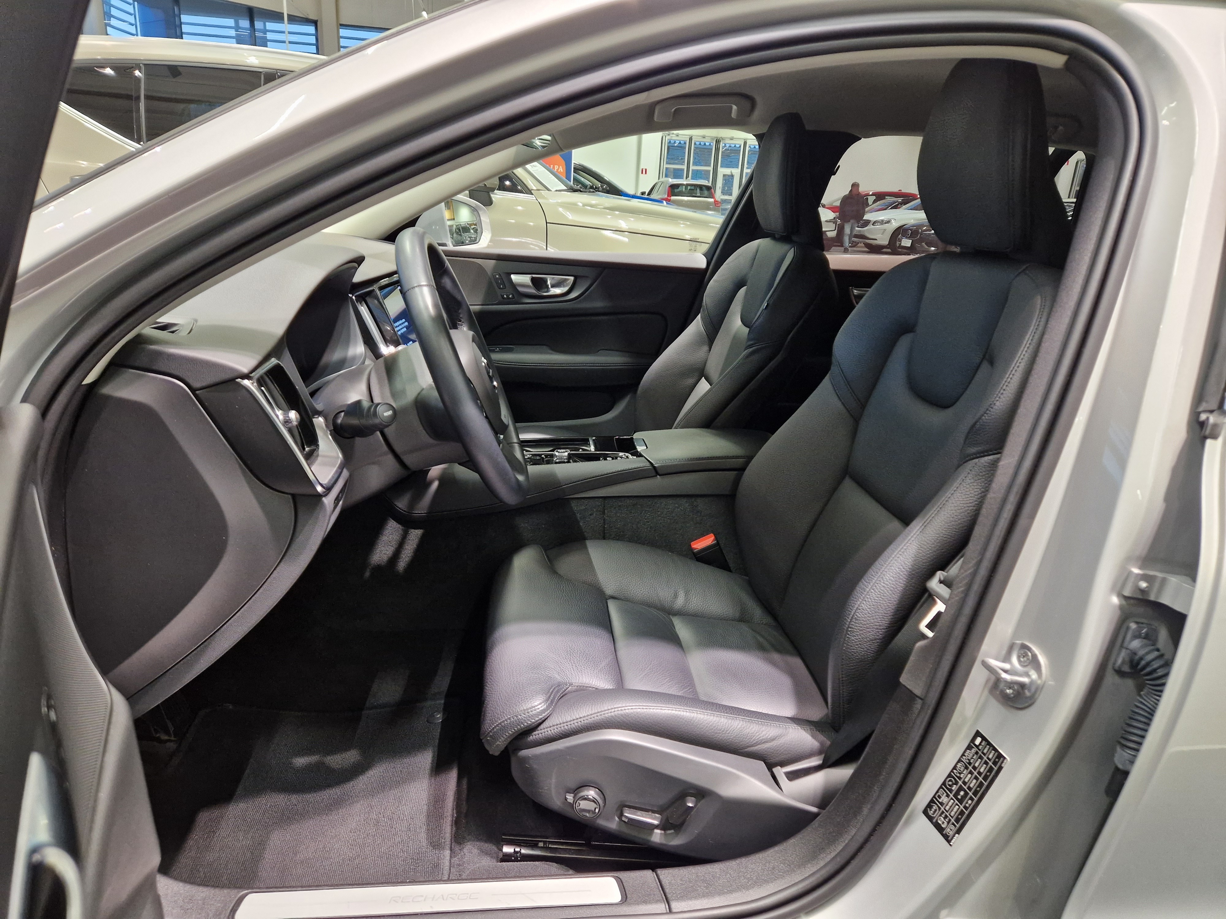 VOLVO V60 2024