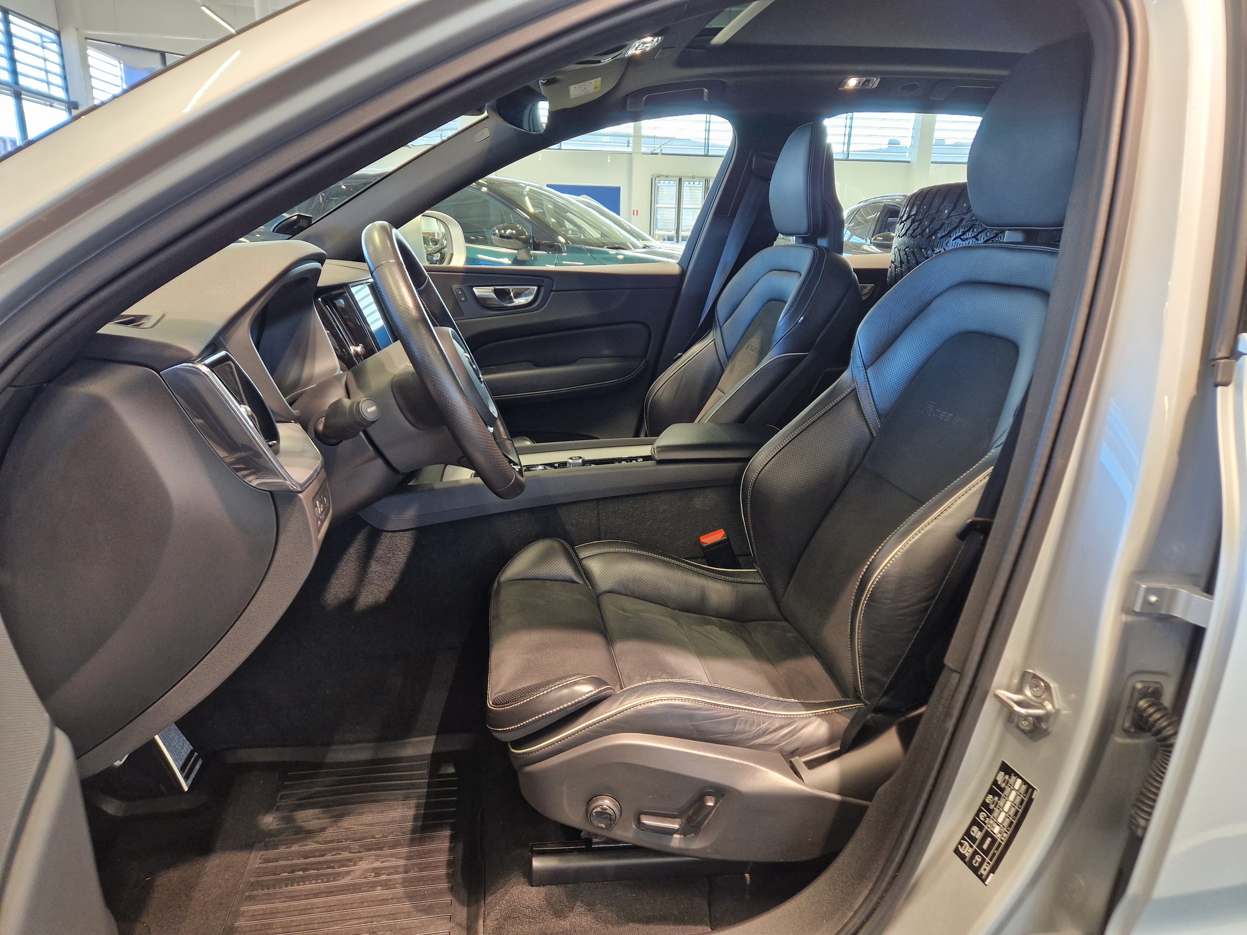 VOLVO XC60 2018