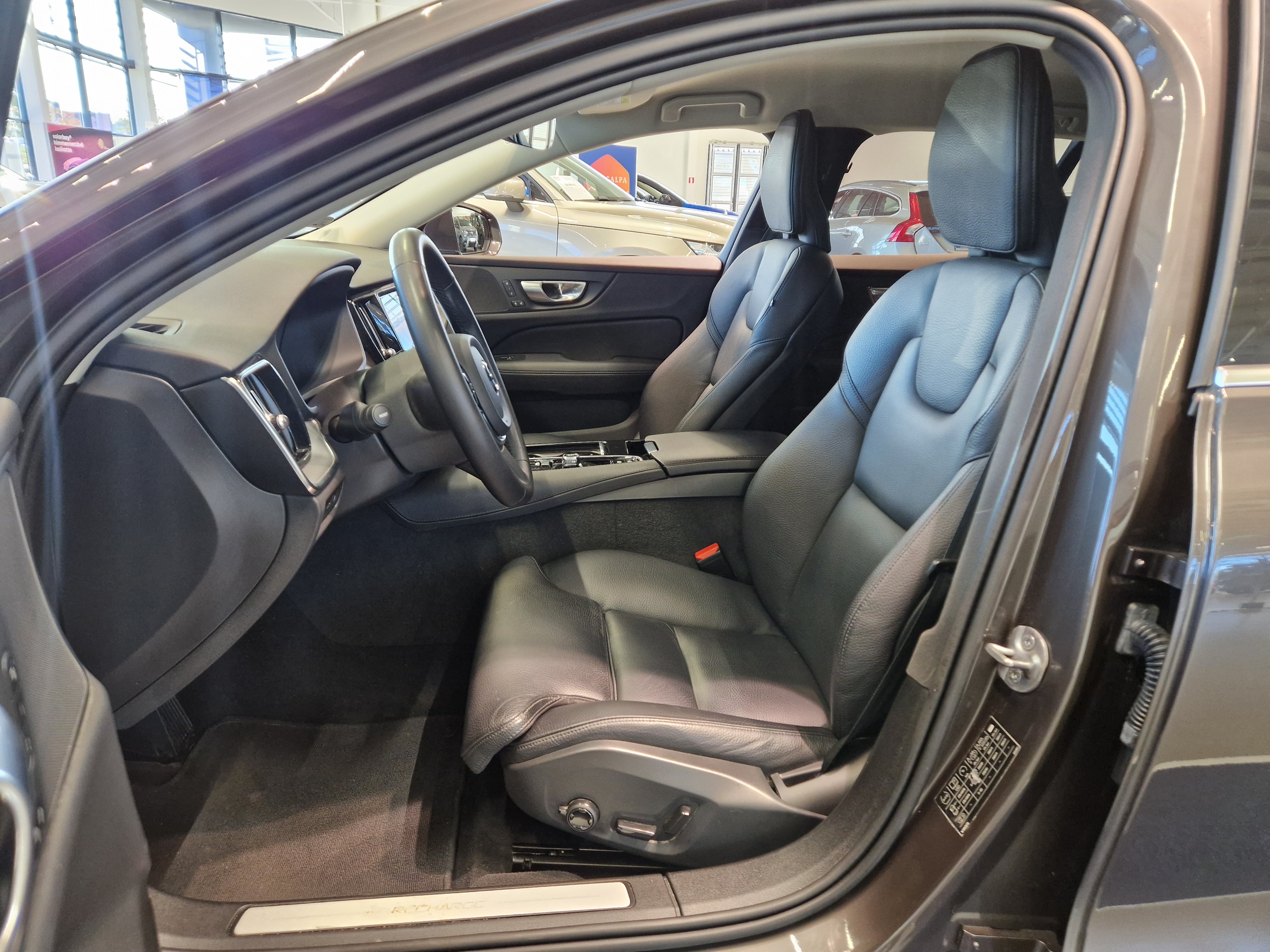VOLVO V60 2024