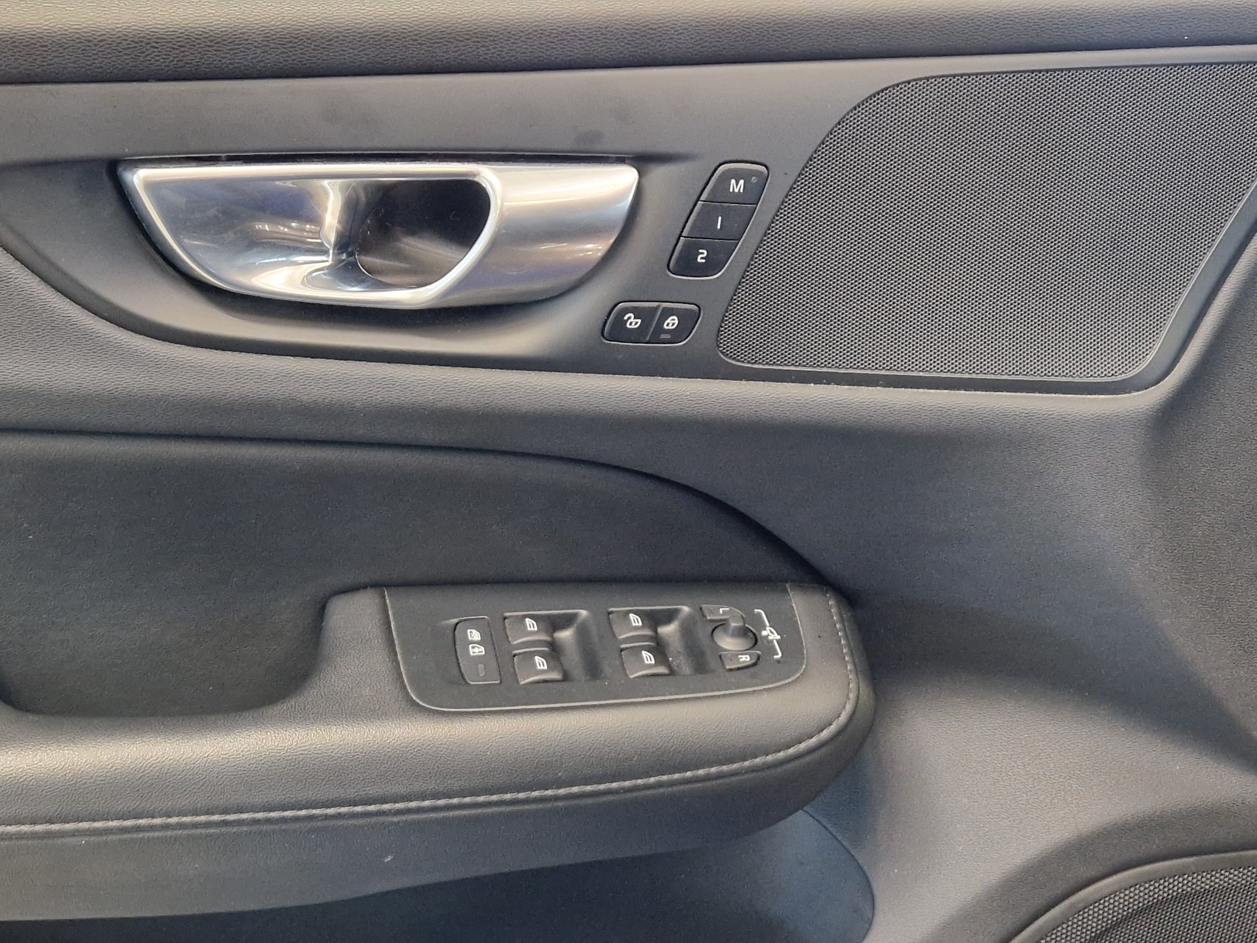 VOLVO V60 2024