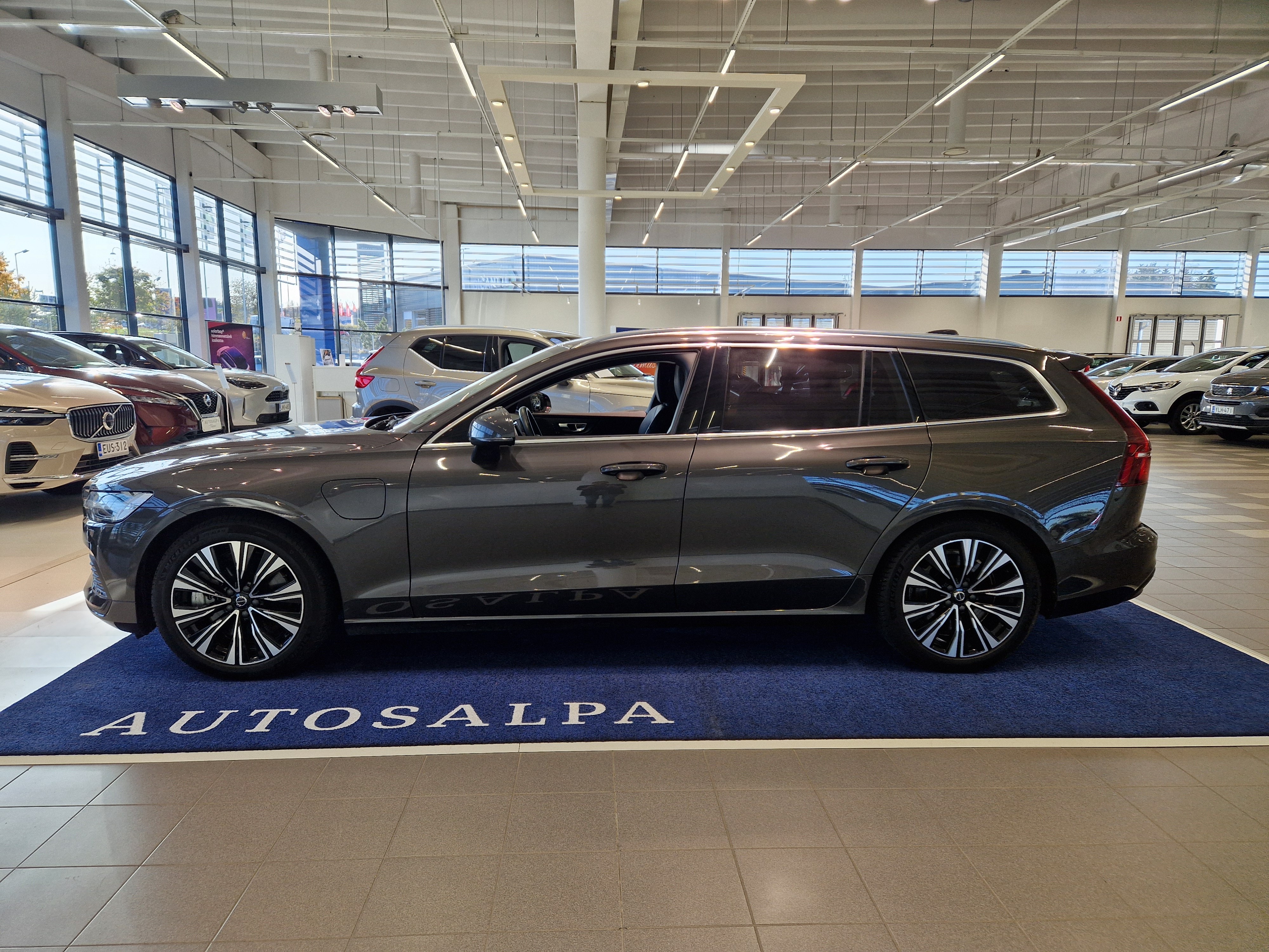 VOLVO V60 2024