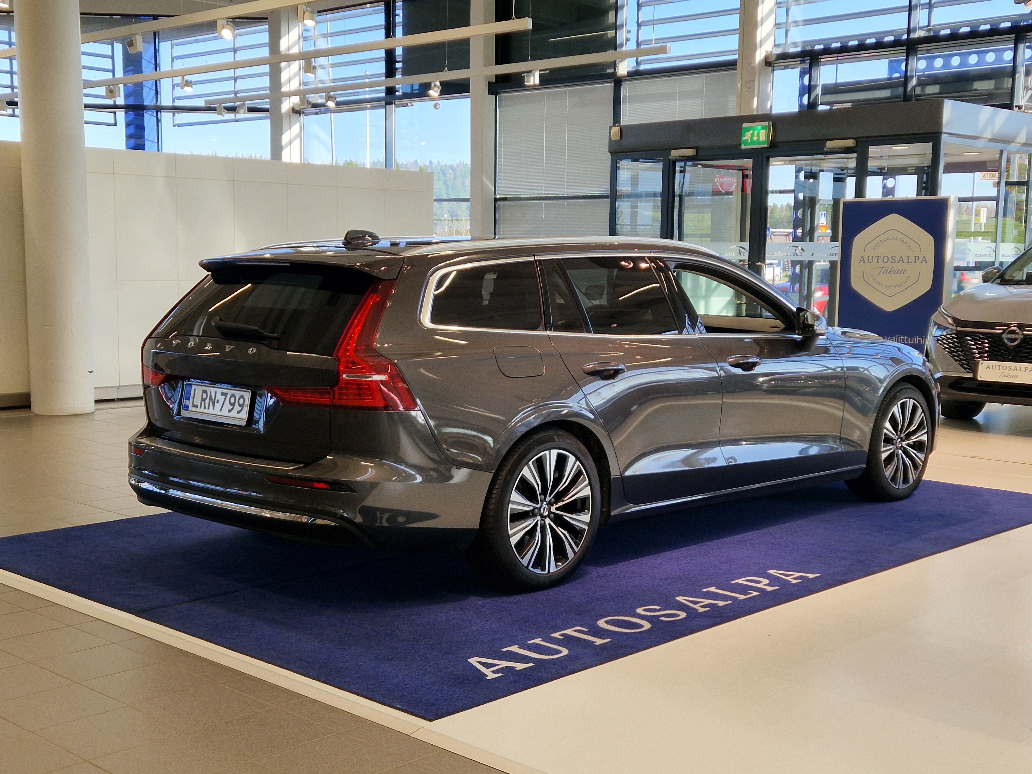 VOLVO V60 2024