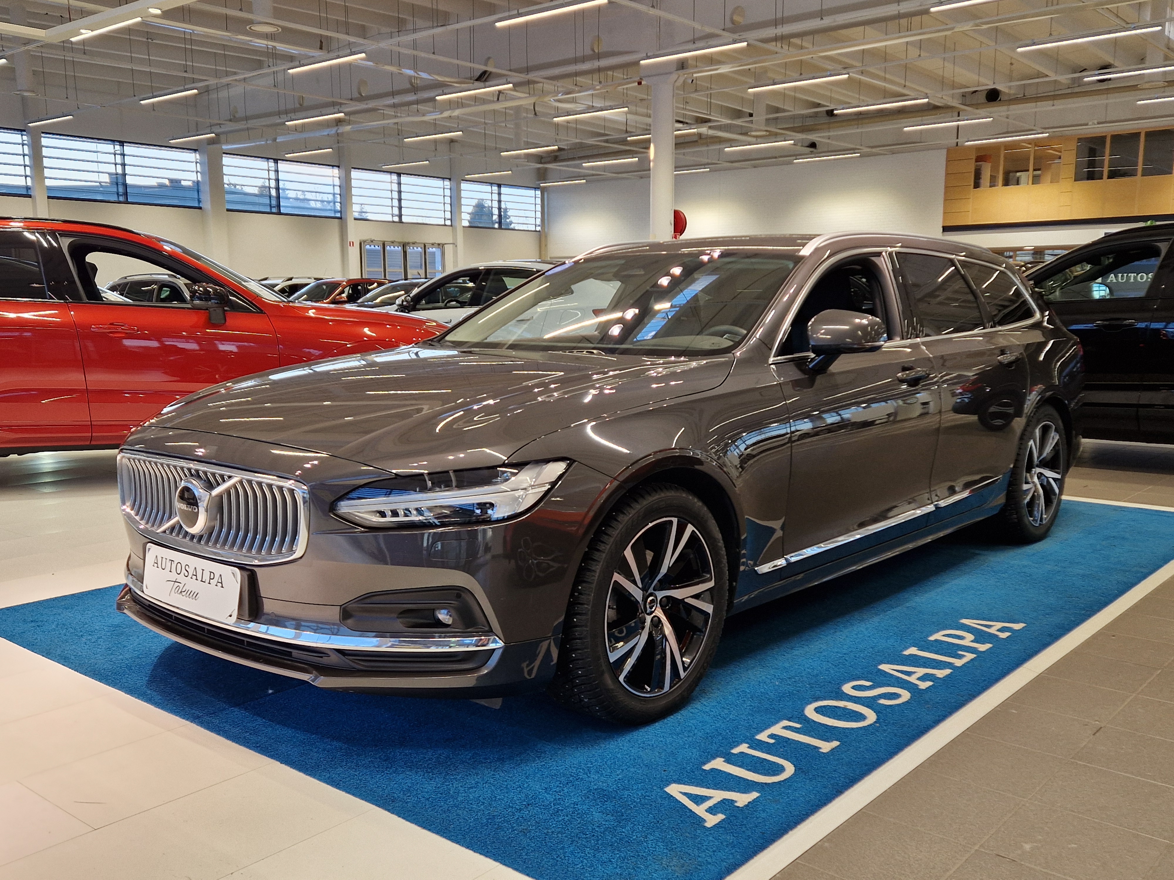 VOLVO V90 2023
