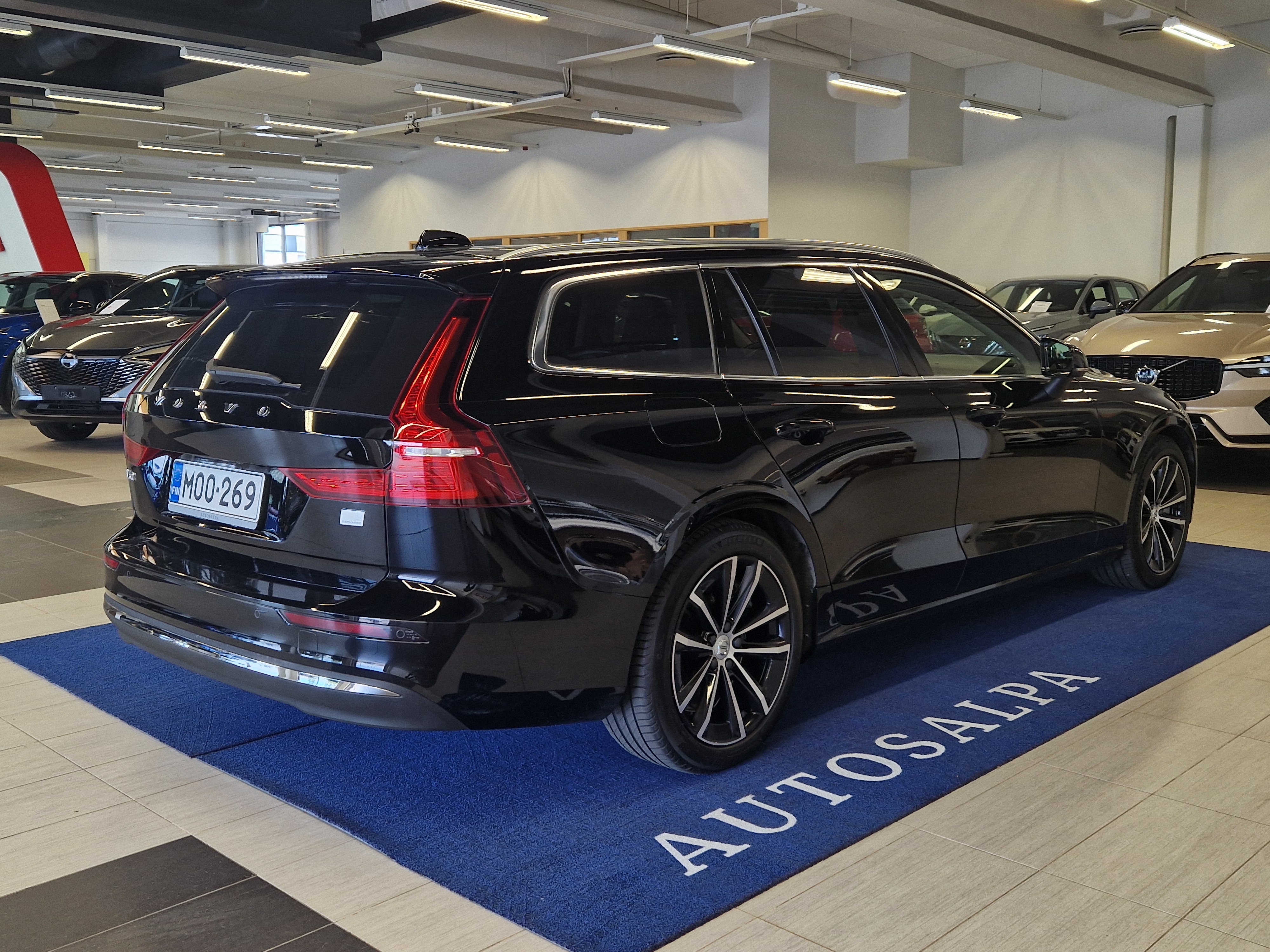 VOLVO V60 2023